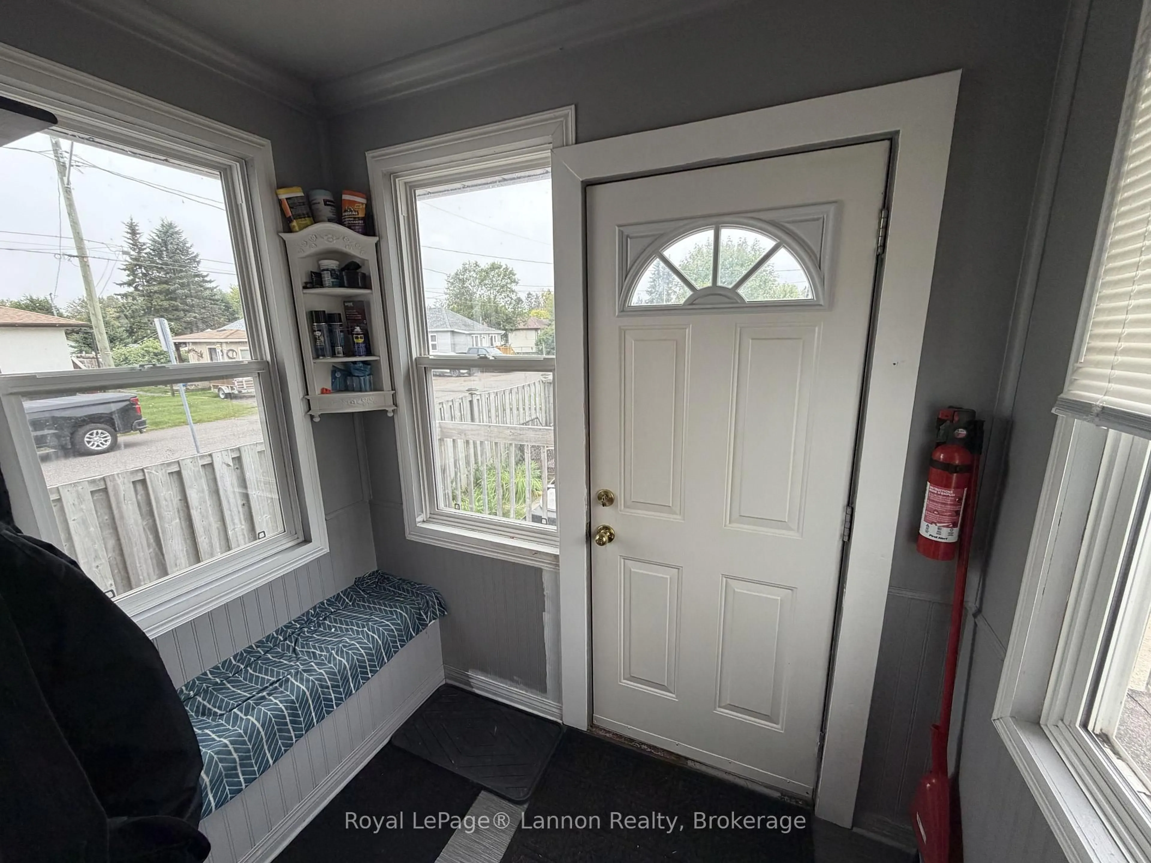 Indoor entryway for 279 Dewe Ave, Thunder Bay Ontario P7A 2E7