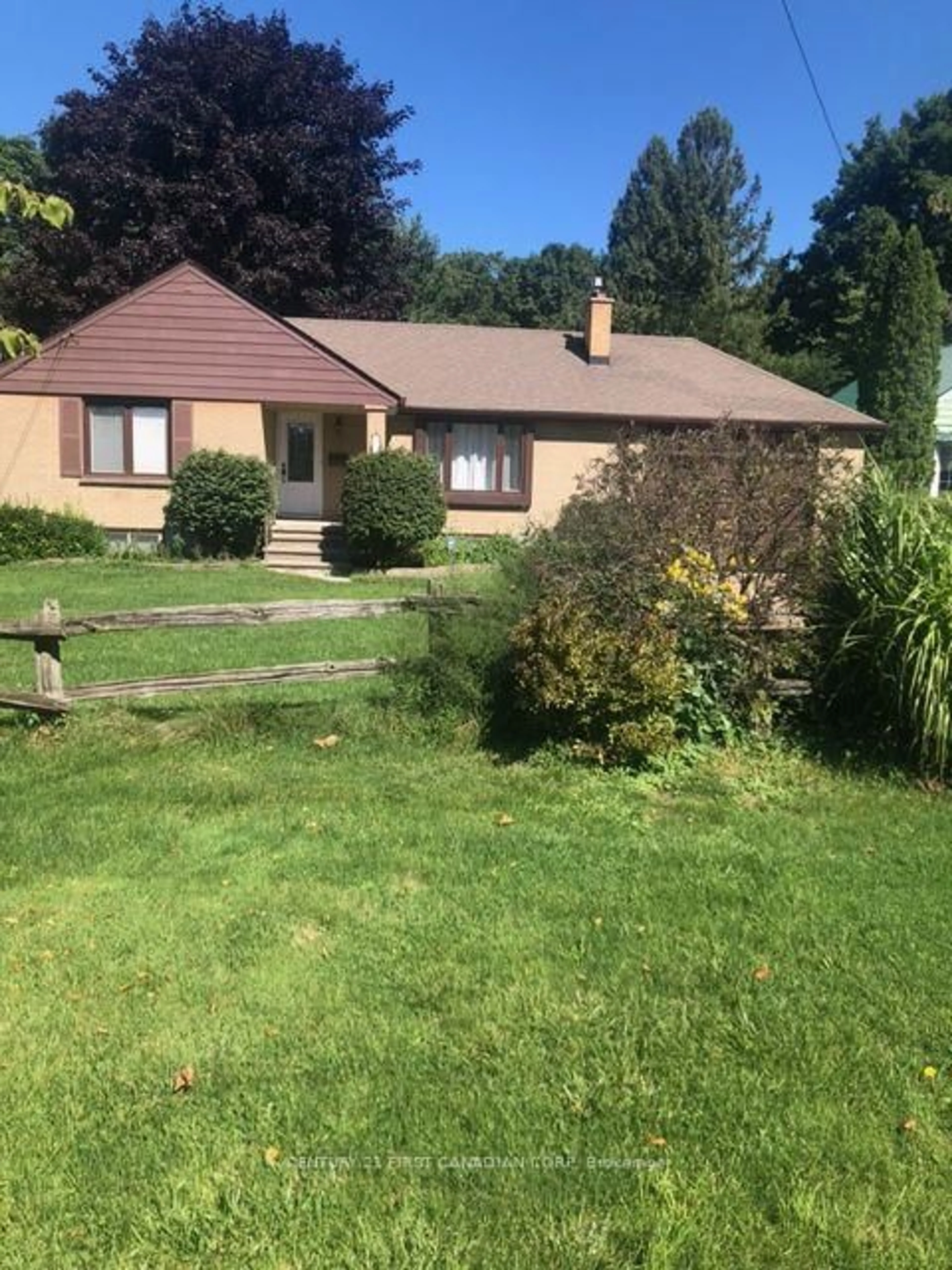 A pic from outside/outdoor area/front of a property/back of a property/a pic from drone, street for 1806 Parkhurst Ave, London East Ontario N5V 2C3