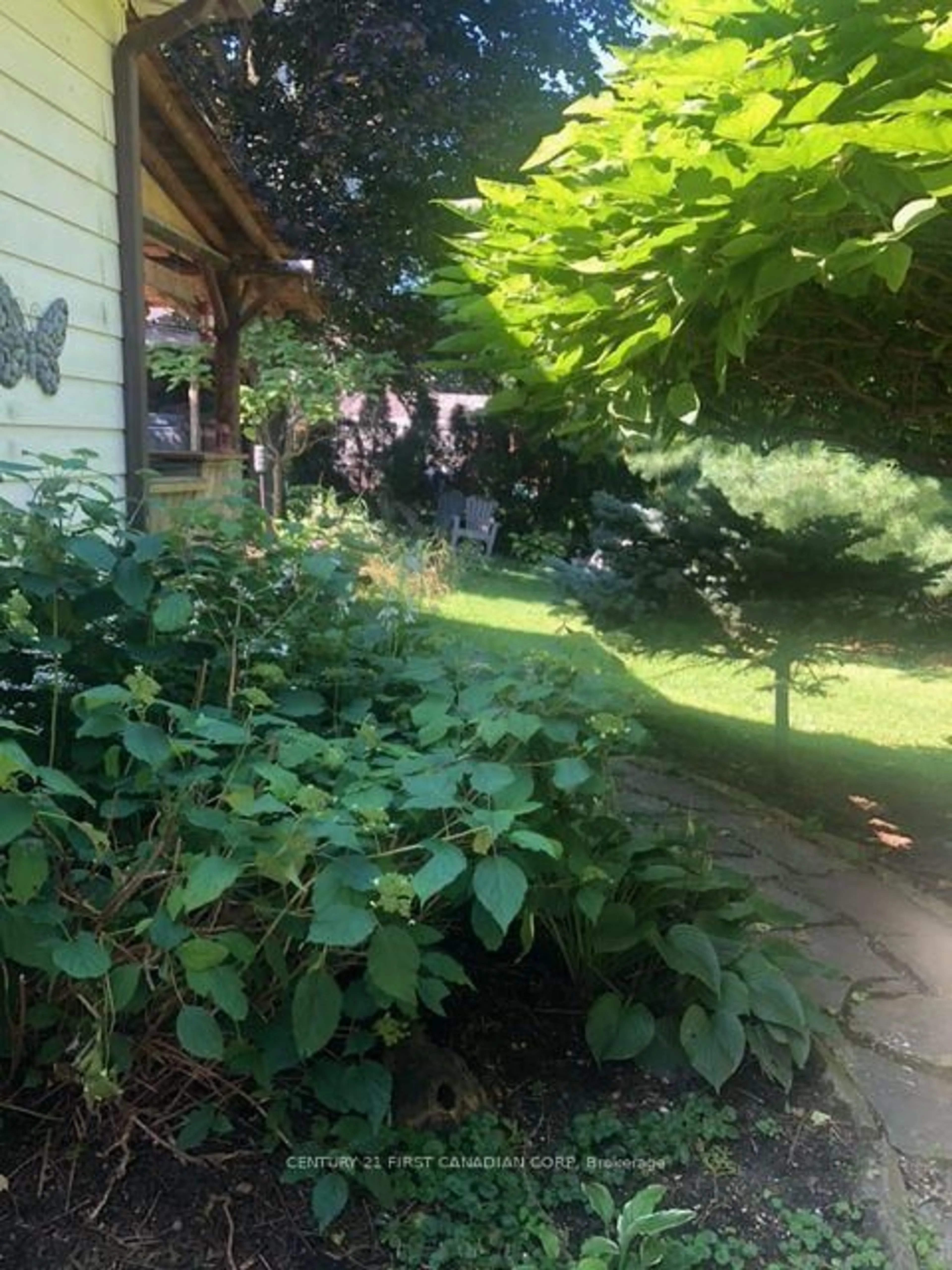 Patio, street for 1806 Parkhurst Ave, London East Ontario N5V 2C3