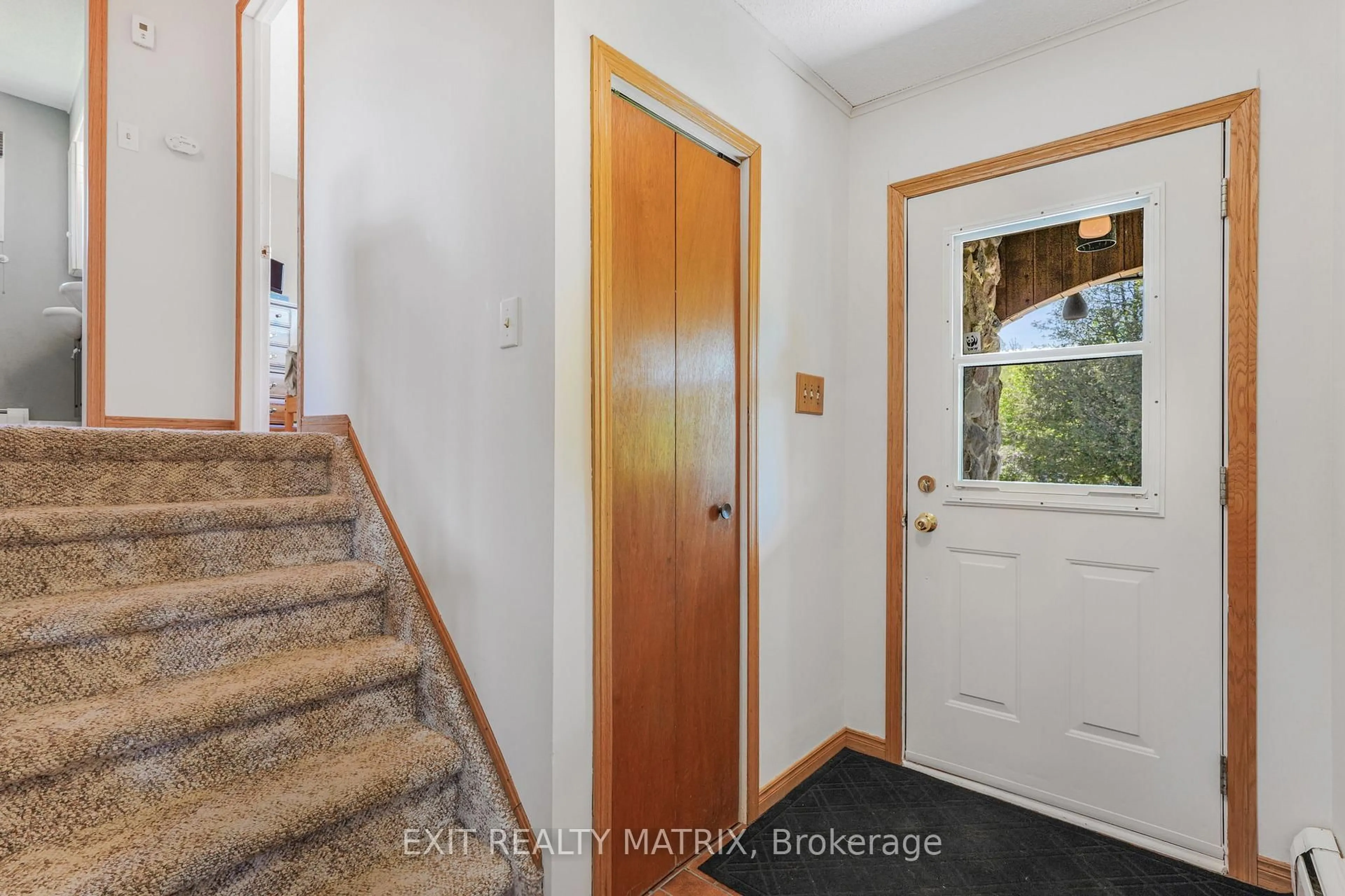 Indoor entryway for 6416 Saumure Rd, Limoges Ontario K0A 2M0