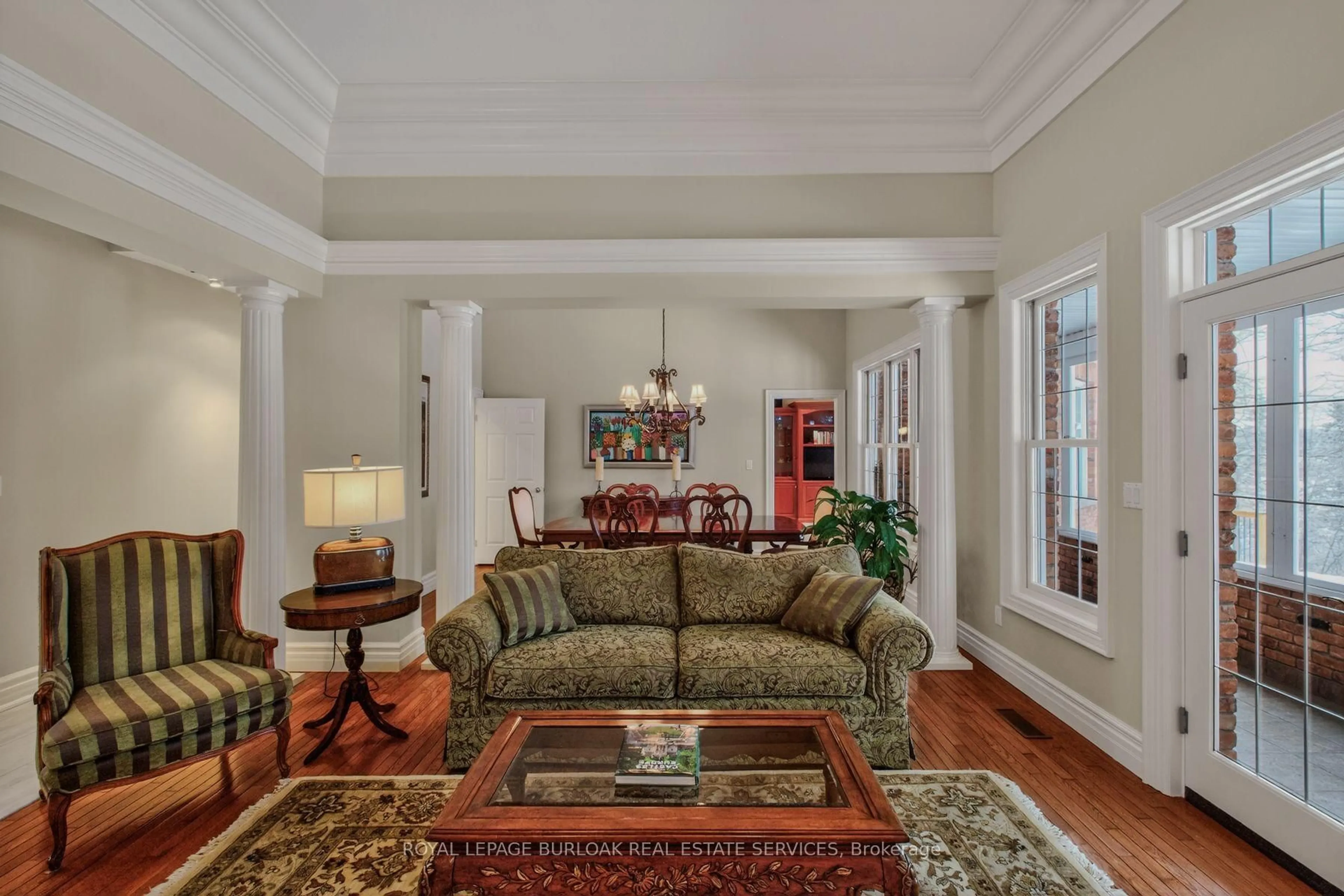 Living room with furniture, carpet floor for 6711 Wellington Road 34, Puslinch Ontario N0B 2J0