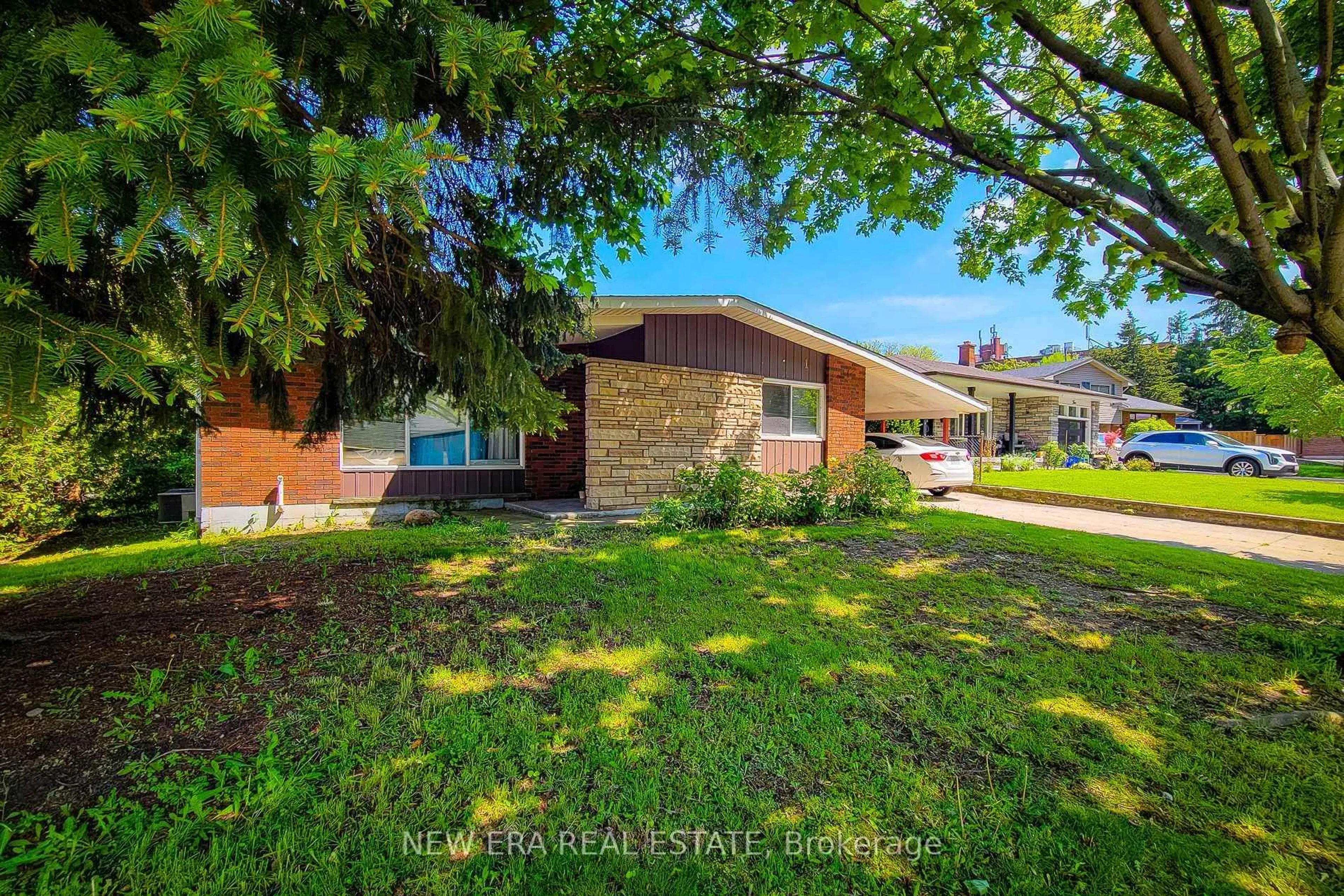 A pic from outside/outdoor area/front of a property/back of a property/a pic from drone, street for 1 Vera Crt, Hamilton Ontario L8K 4G7