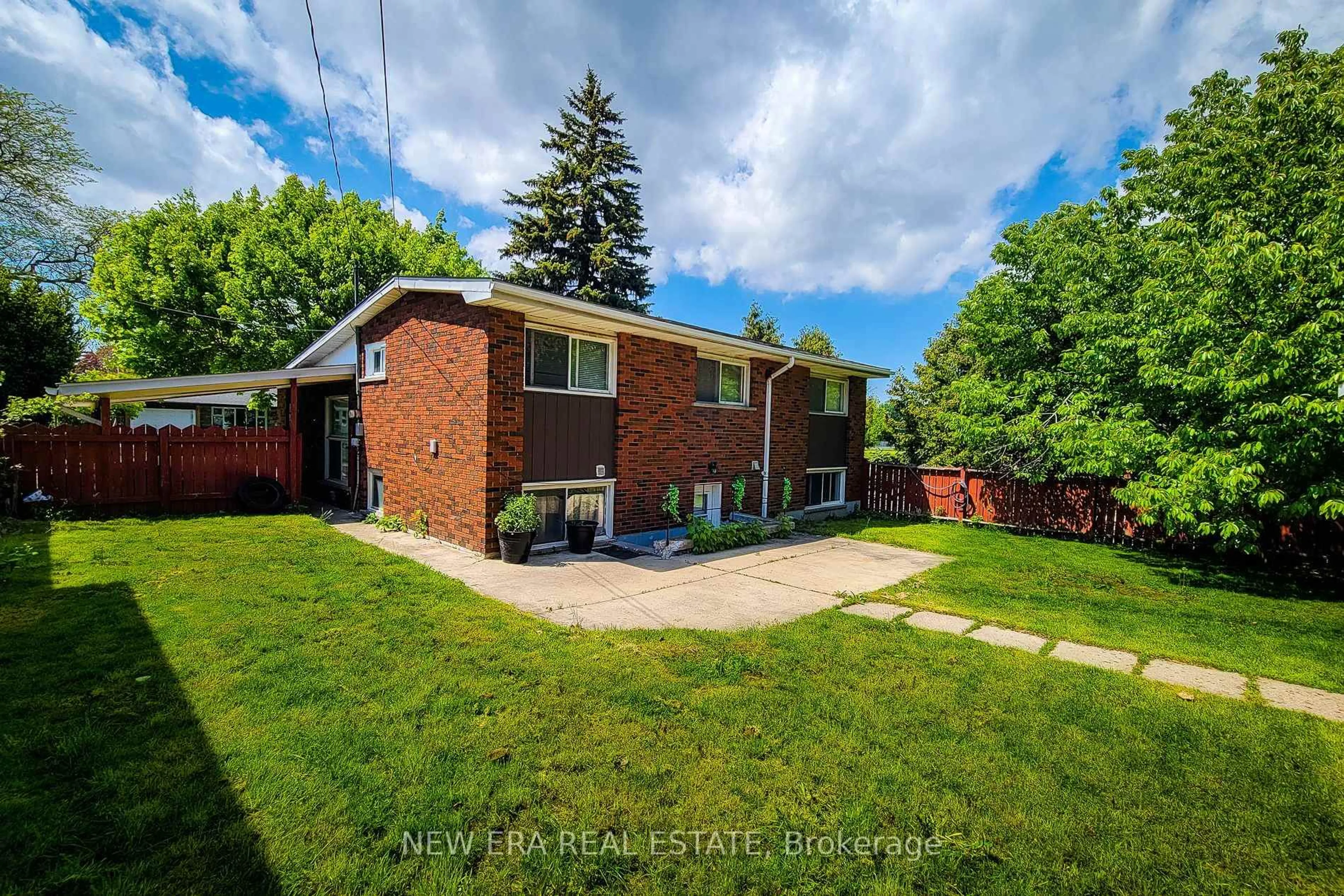 A pic from outside/outdoor area/front of a property/back of a property/a pic from drone, street for 1 Vera Crt, Hamilton Ontario L8K 4G7