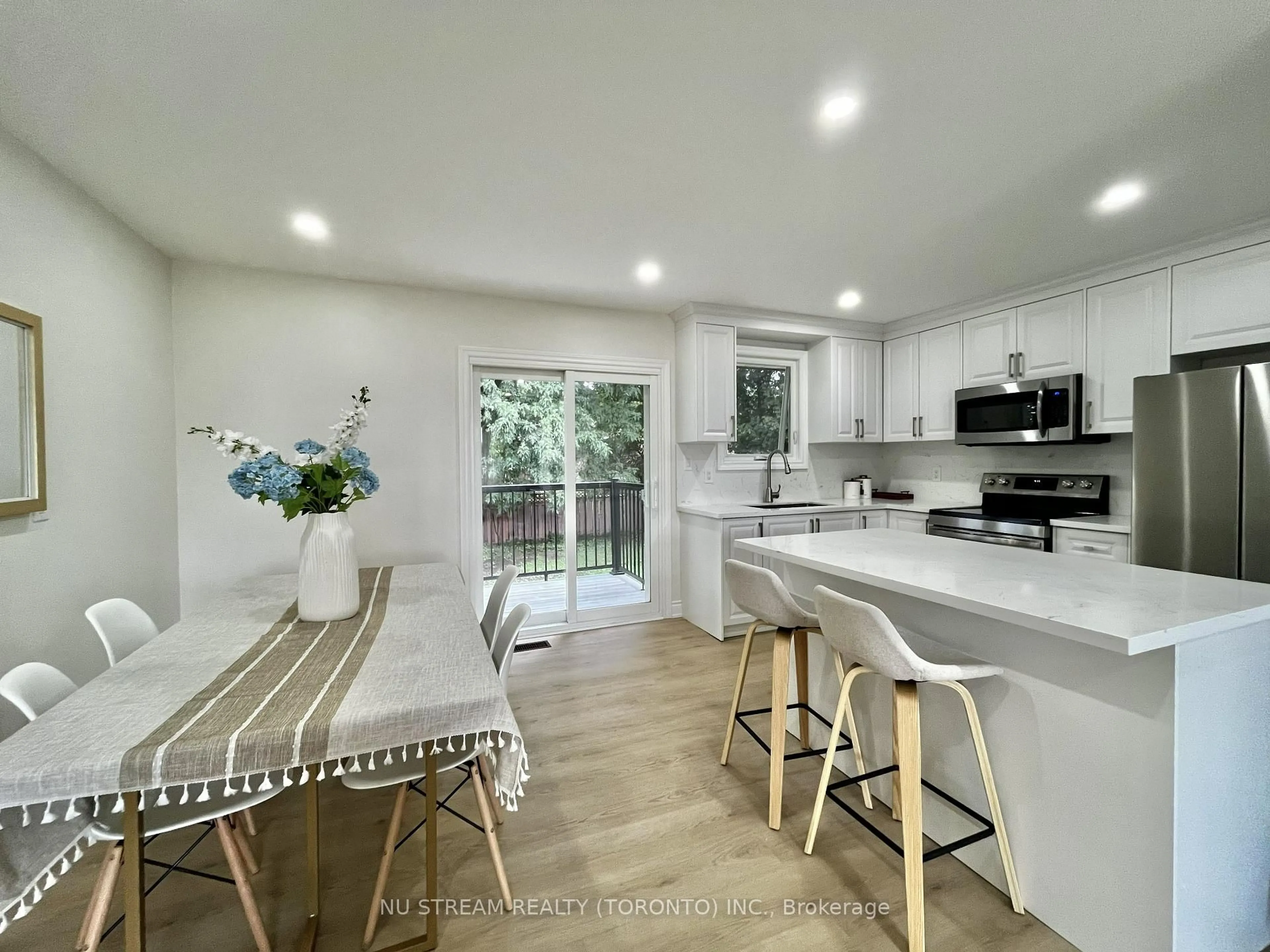 Open concept kitchen, unknown for 297 Toll Gate Blvd, Waterloo Ontario N2L 4M5