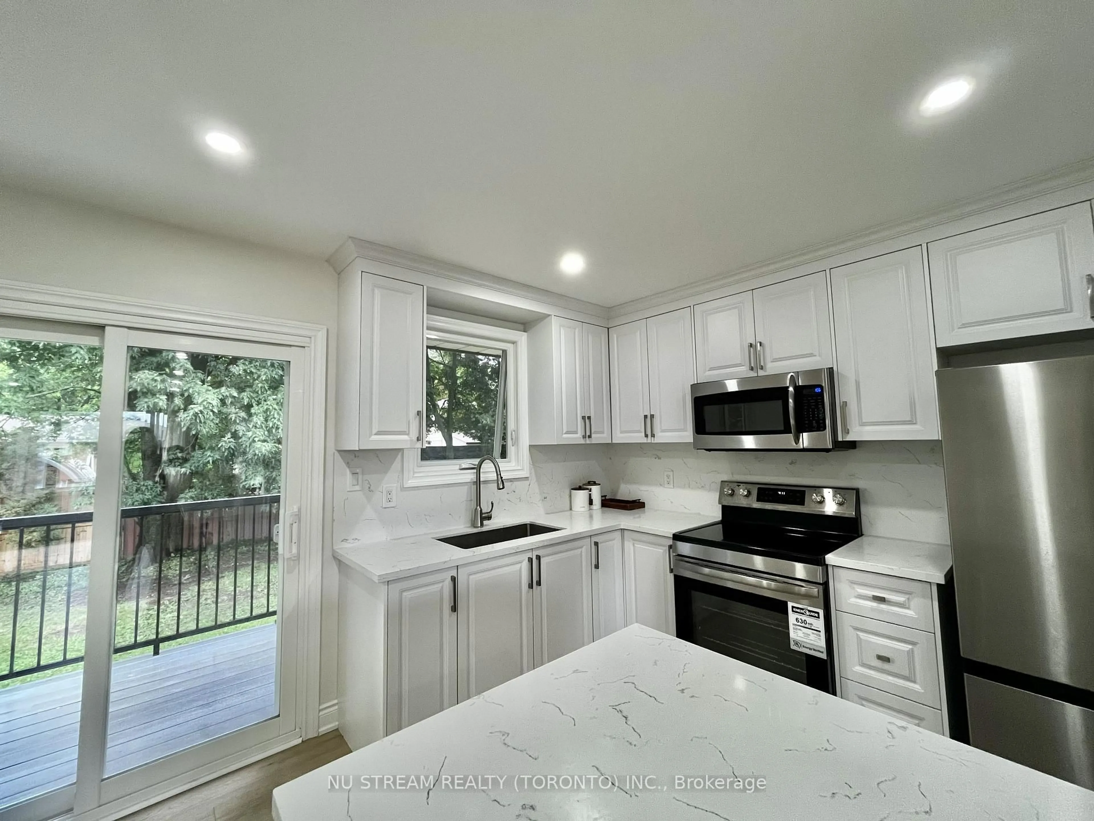 Open concept kitchen, ceramic/tile floor for 297 Toll Gate Blvd, Waterloo Ontario N2L 4M5