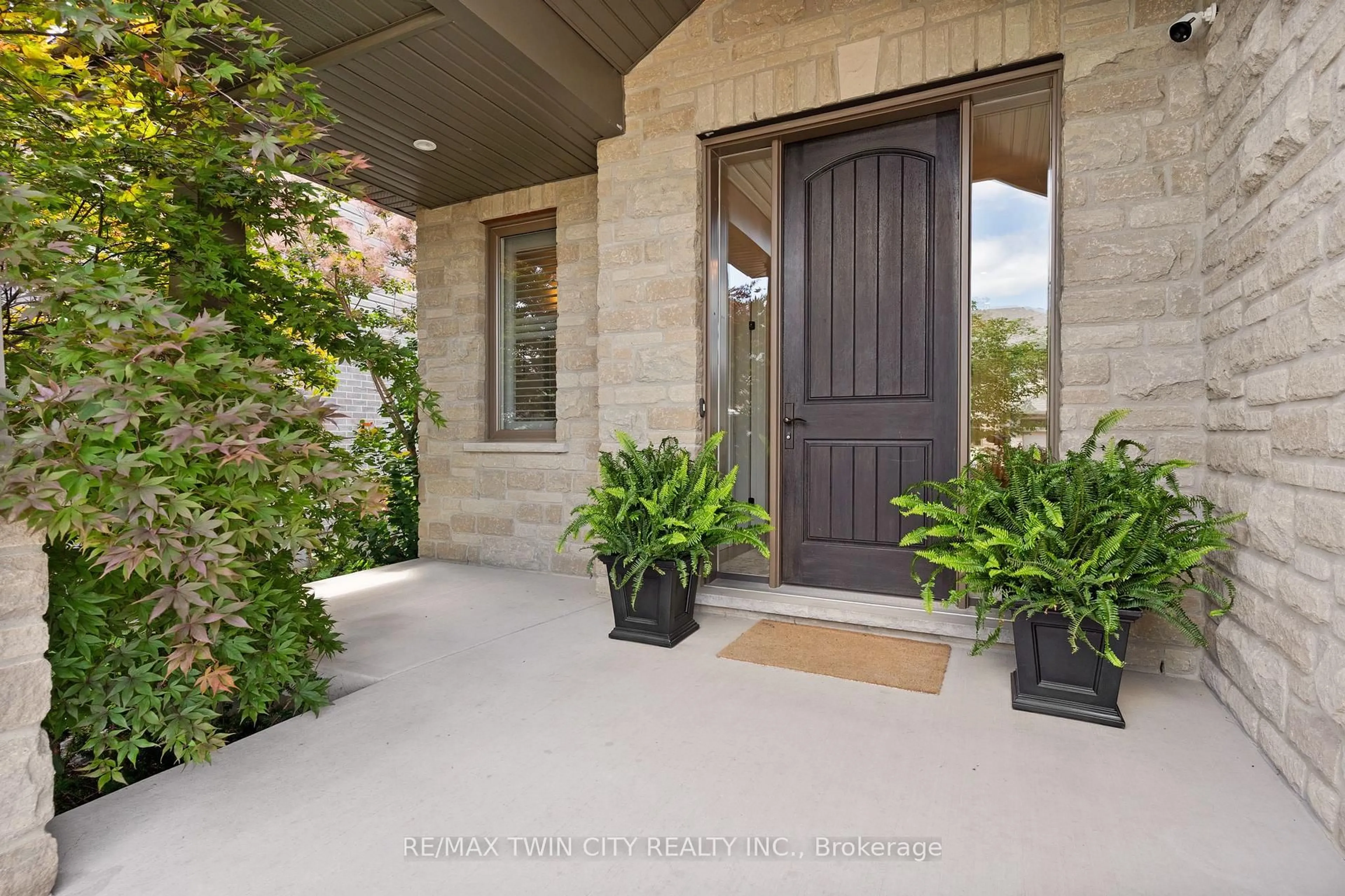 Indoor entryway for 269 Carriage Way, Waterloo Ontario N2K 1S7
