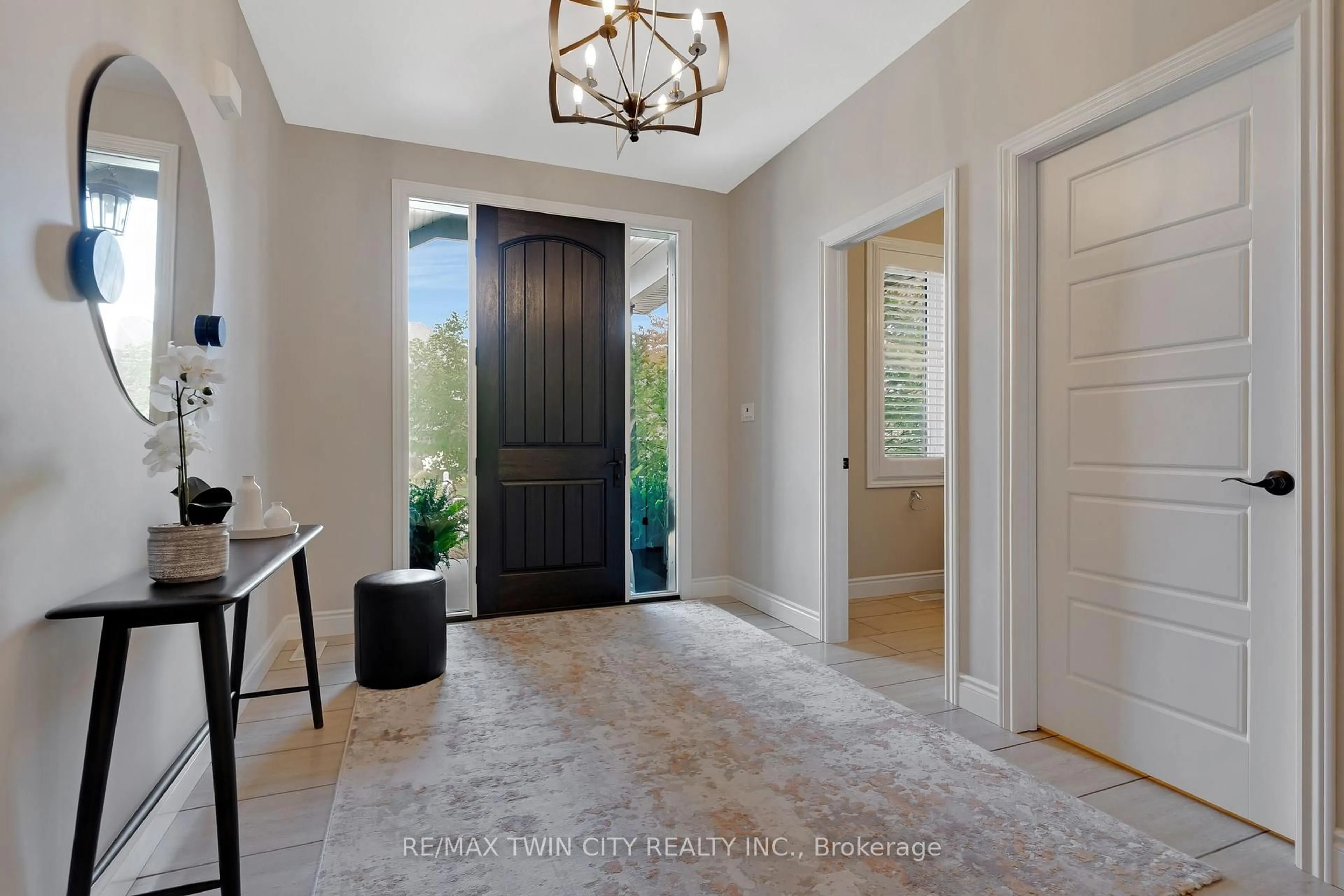 Indoor entryway for 269 Carriage Way, Waterloo Ontario N2K 1S7