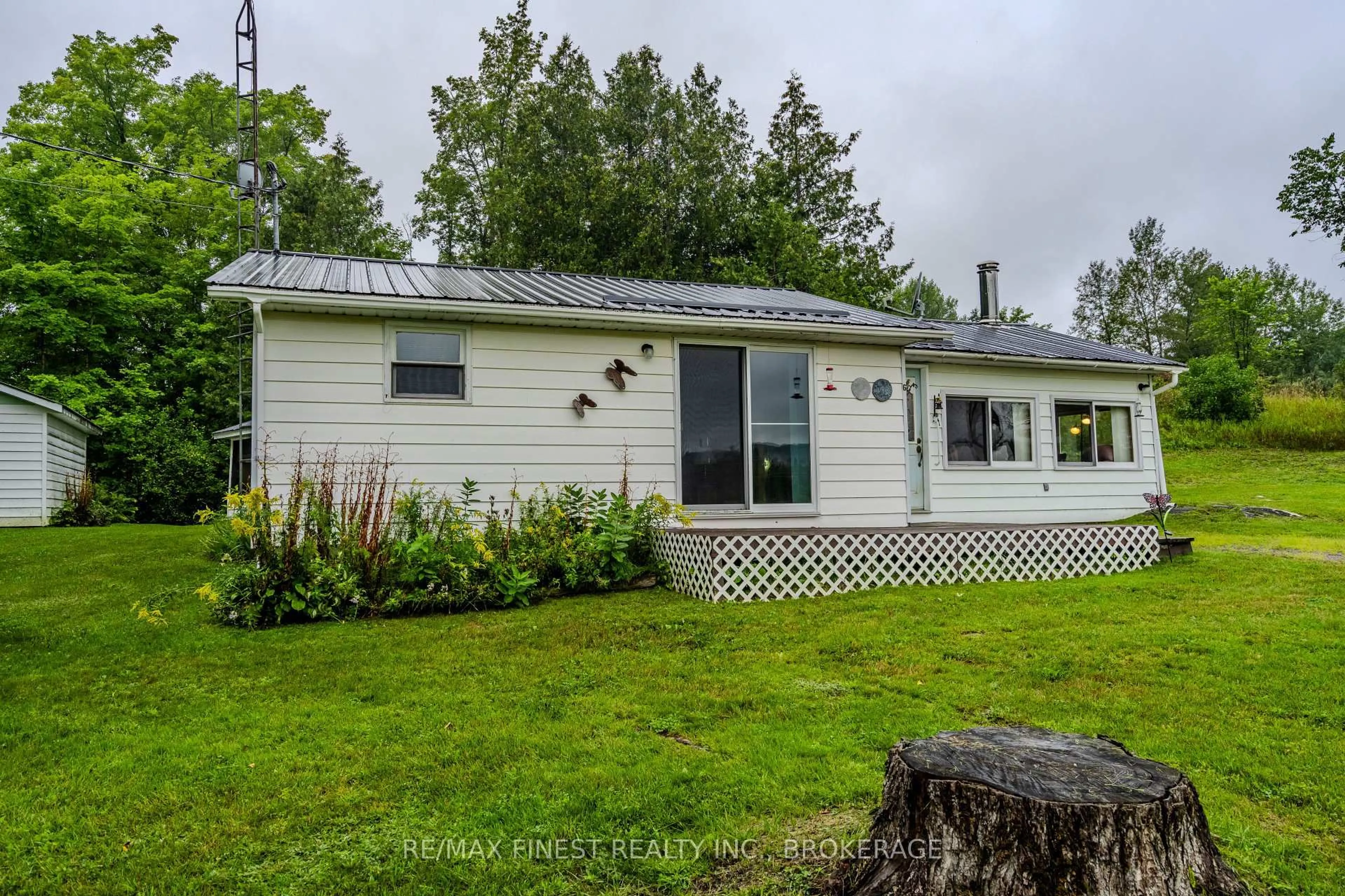 Home with vinyl exterior material, unknown for 1177 Mountain Rd, Plevna Ontario K0H 2M0