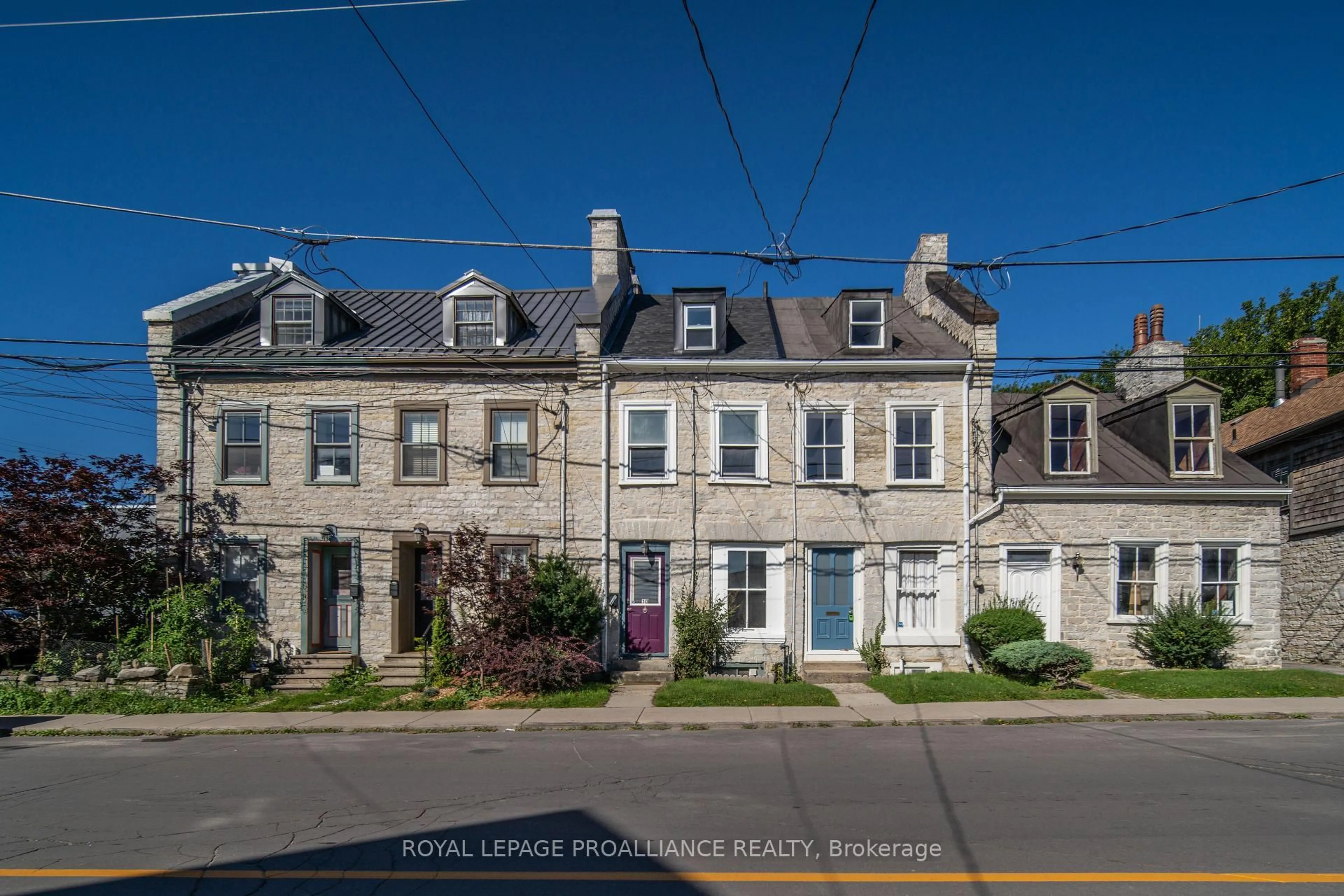 A pic from outside/outdoor area/front of a property/back of a property/a pic from drone, street for 10 Rideau St, Kingston Ontario K7K 2Z6