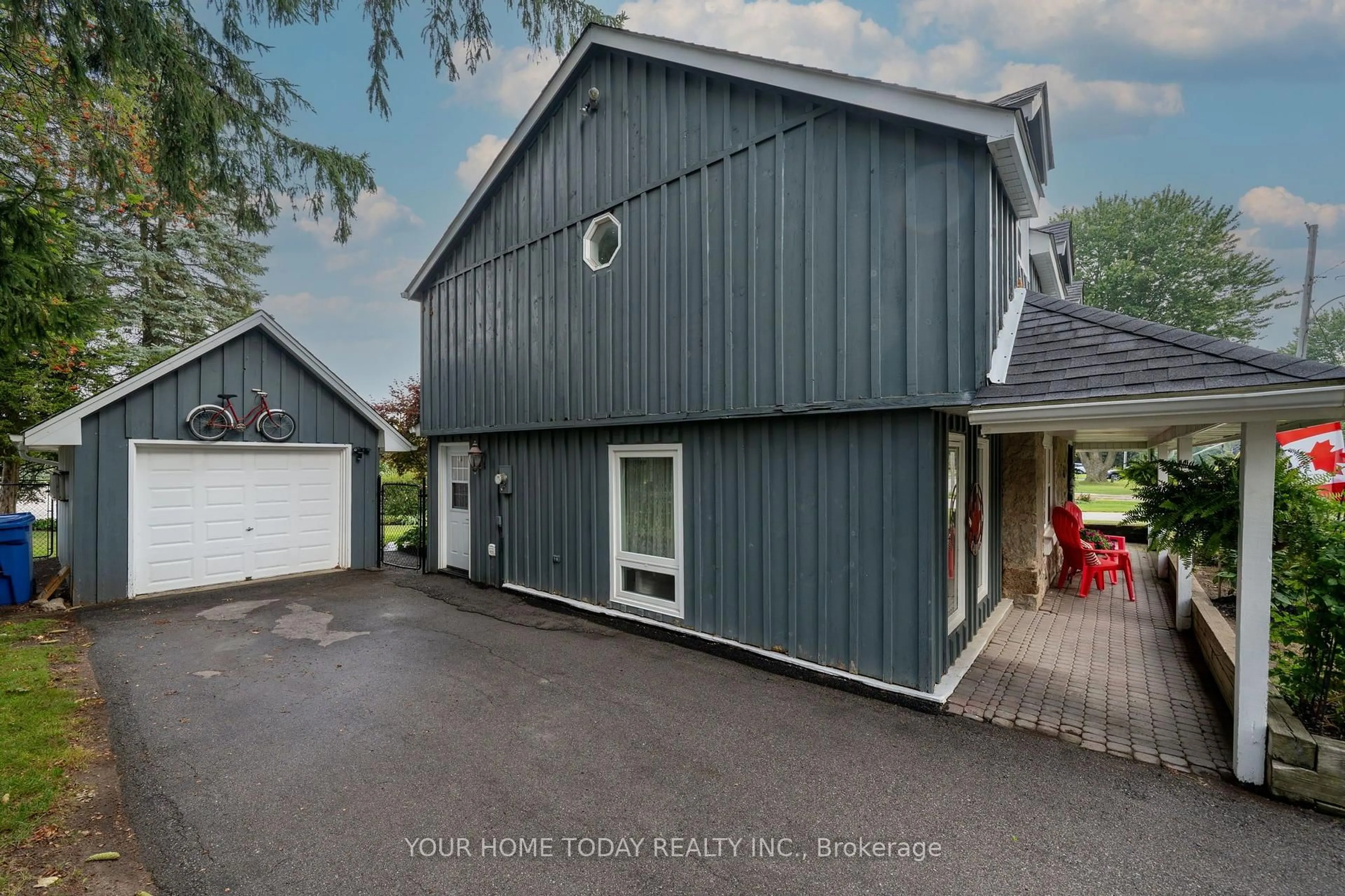 A pic from outside/outdoor area/front of a property/back of a property/a pic from drone, unknown for 126 Gzowski St, Guelph/Eramosa Ontario N0B 2K0