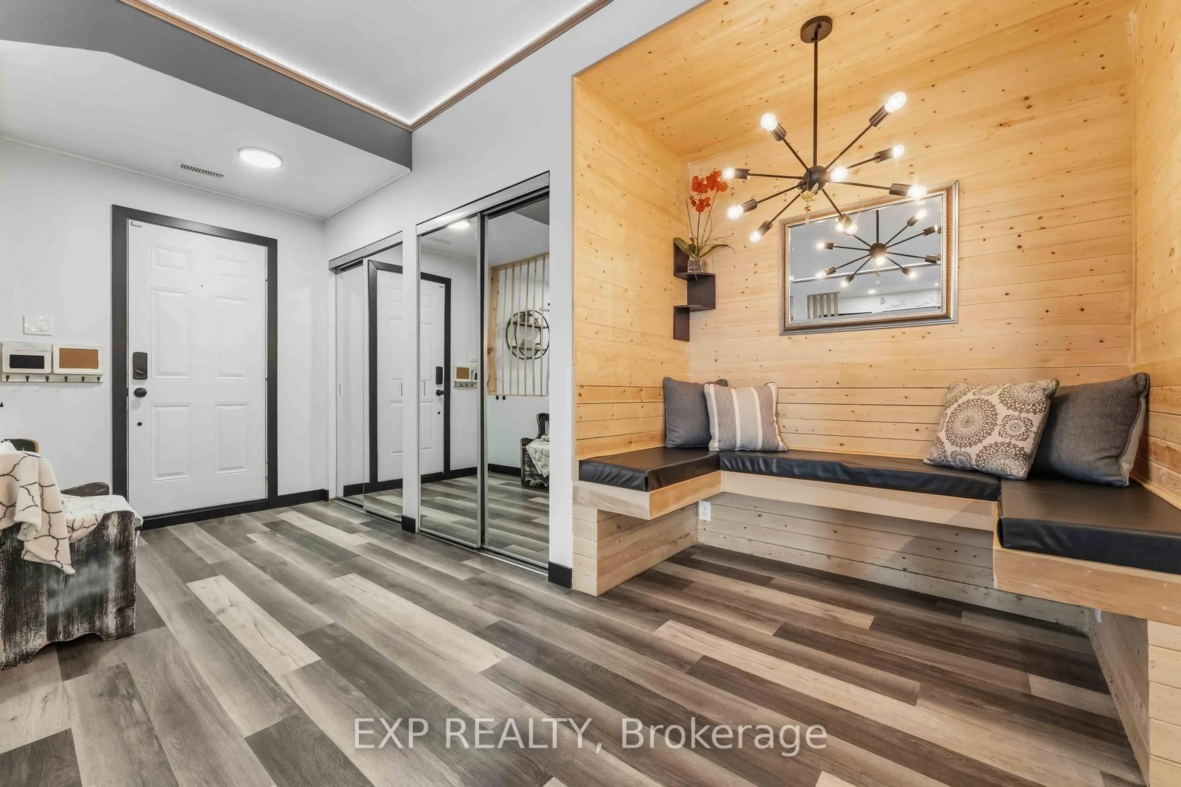 Indoor entryway for 104 Artesa Private #J, Ottawa Ontario K2S 0J8