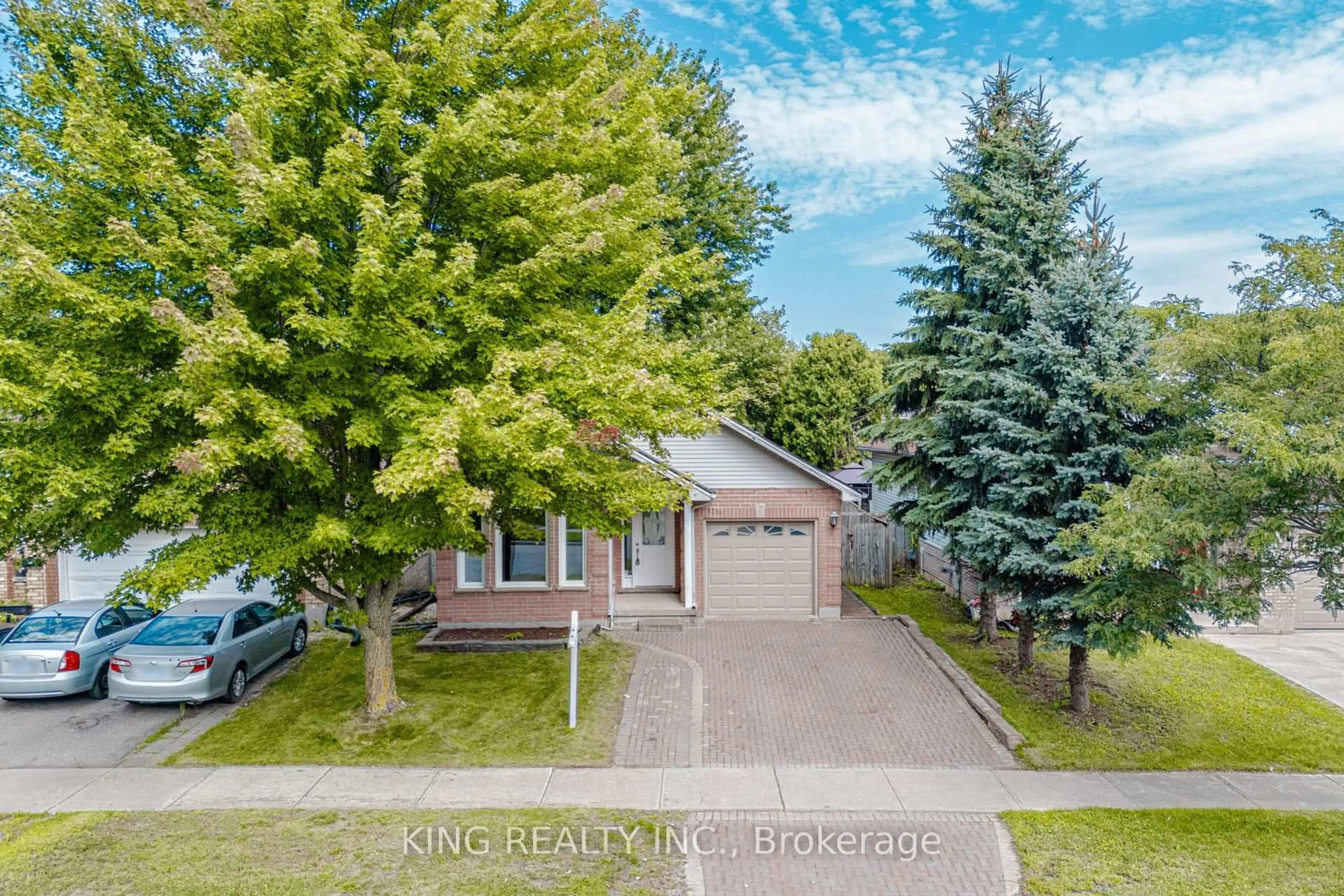 A pic from outside/outdoor area/front of a property/back of a property/a pic from drone, water/lake/river/ocean view for 1738 MARCONI Blvd, London East Ontario N5V 4V4