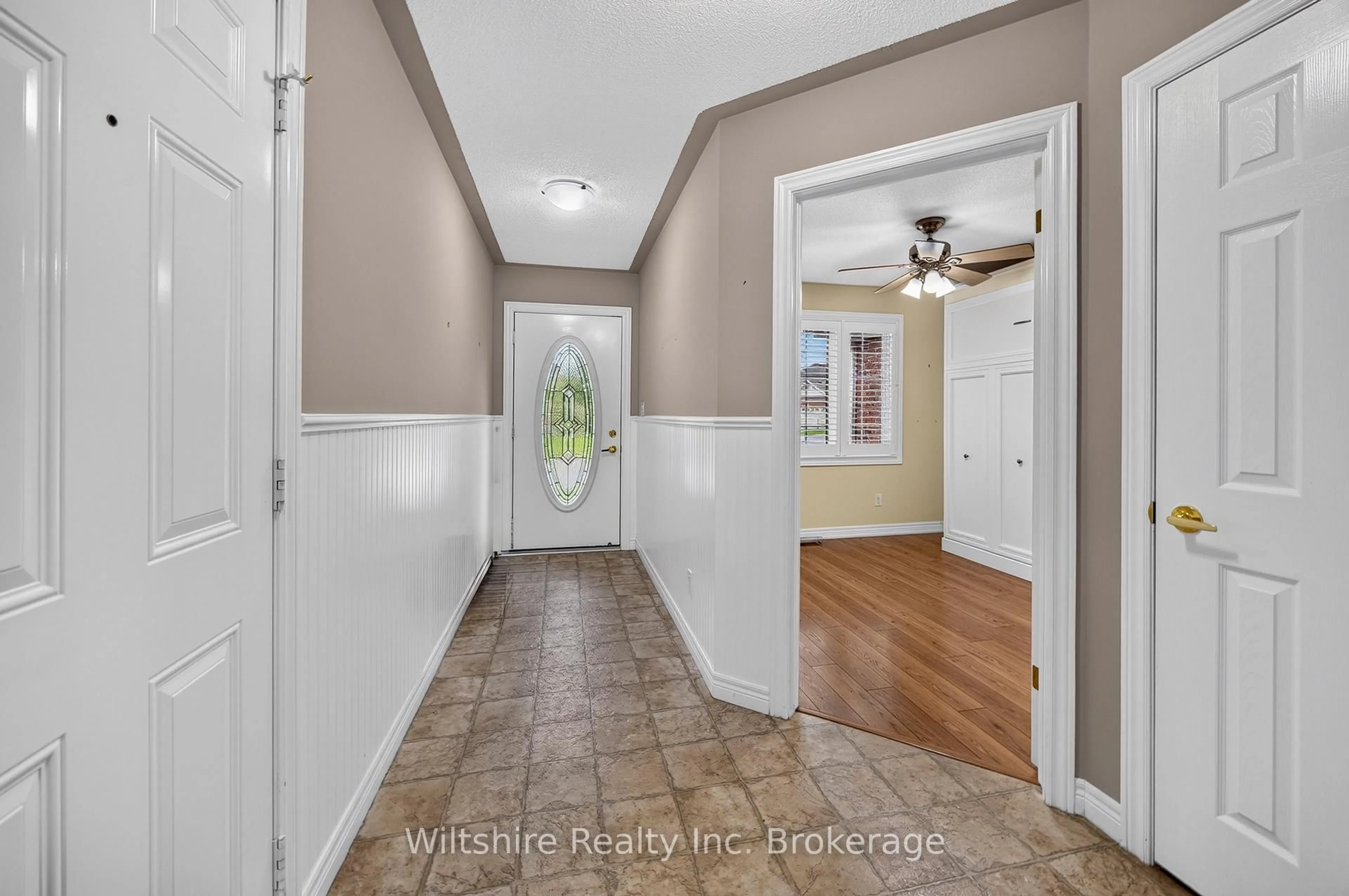 Indoor entryway for 33 Fairs Cres, Tillsonburg Ontario N4G 5W2