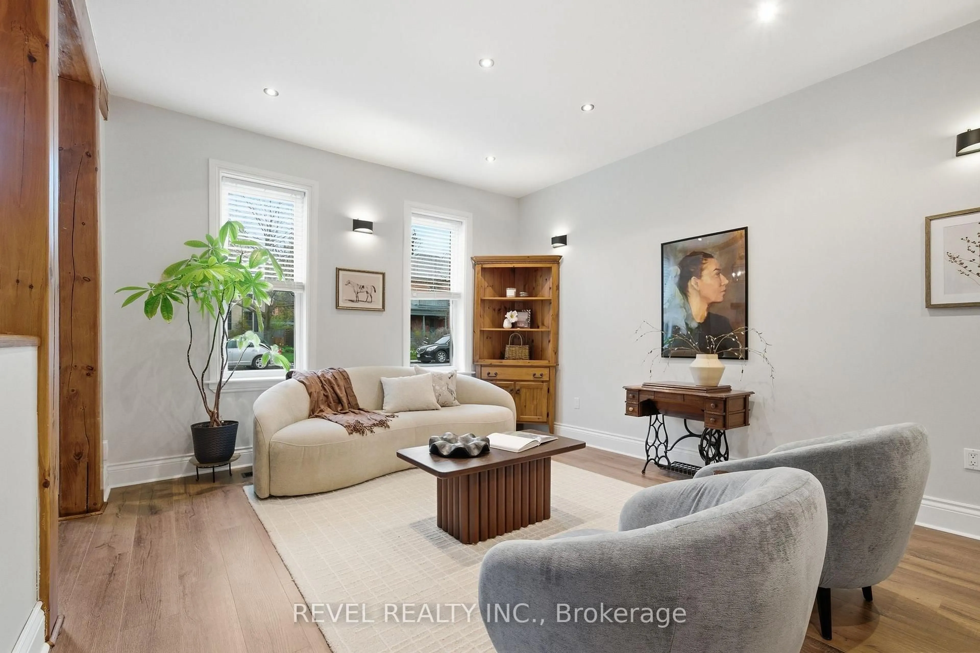 Living room with furniture, wood/laminate floor for 52 Cambridge St, Kawartha Lakes Ontario K9V 4C7