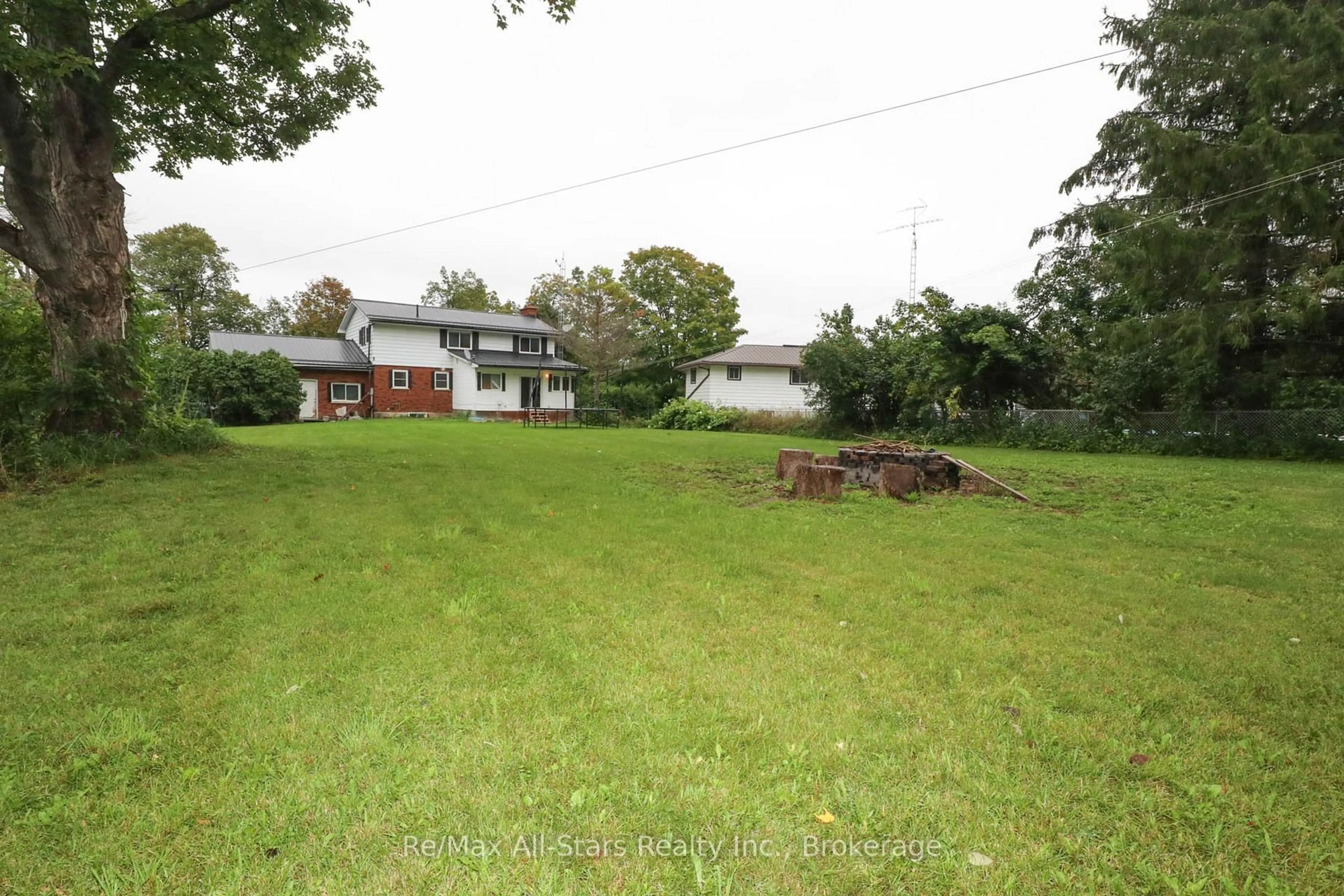 A pic from outside/outdoor area/front of a property/back of a property/a pic from drone, unknown for 65 Butternut Dr, Kawartha Lakes Ontario K9V 4R1