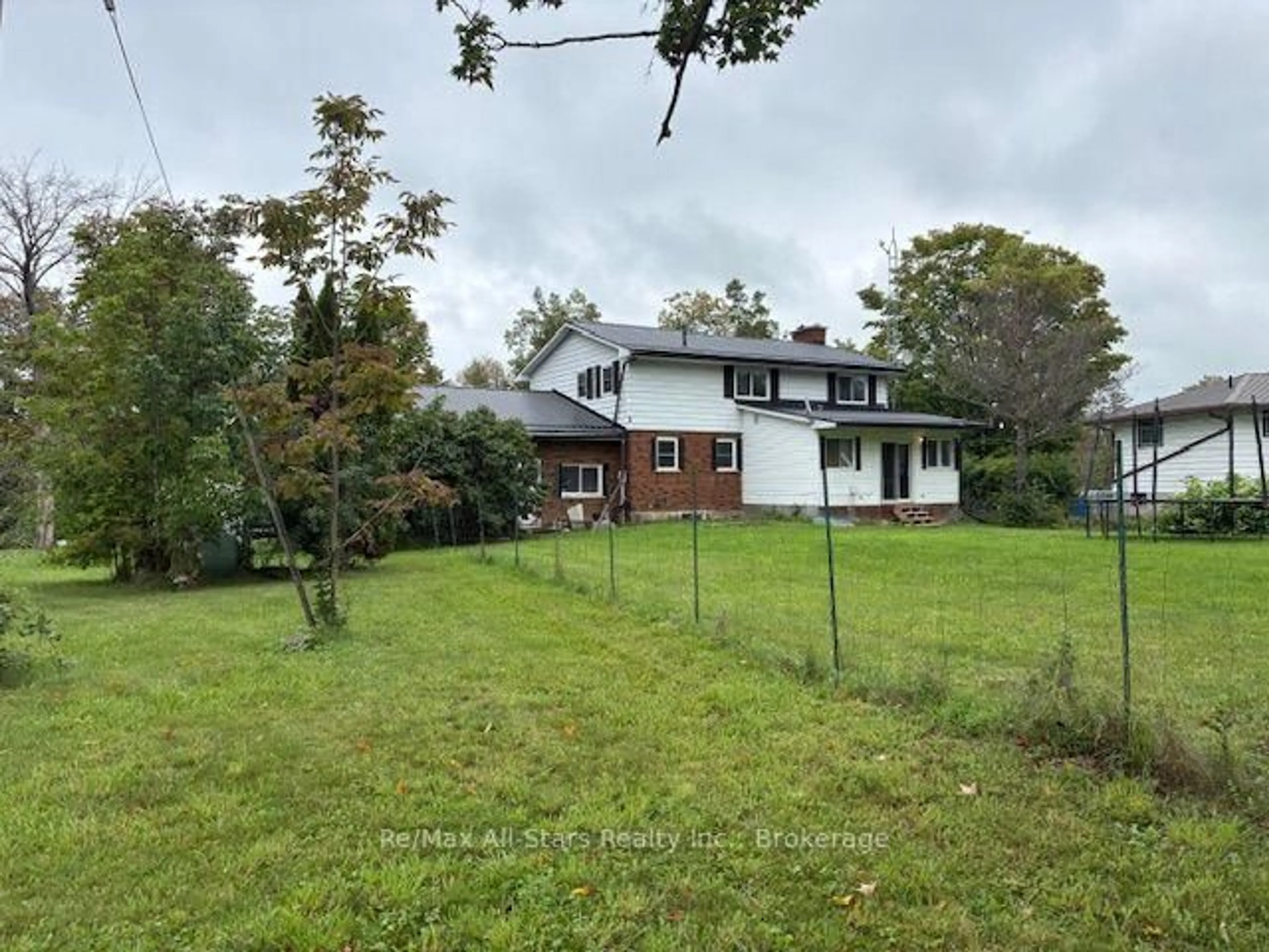 A pic from outside/outdoor area/front of a property/back of a property/a pic from drone, unknown for 65 Butternut Dr, Kawartha Lakes Ontario K9V 4R1
