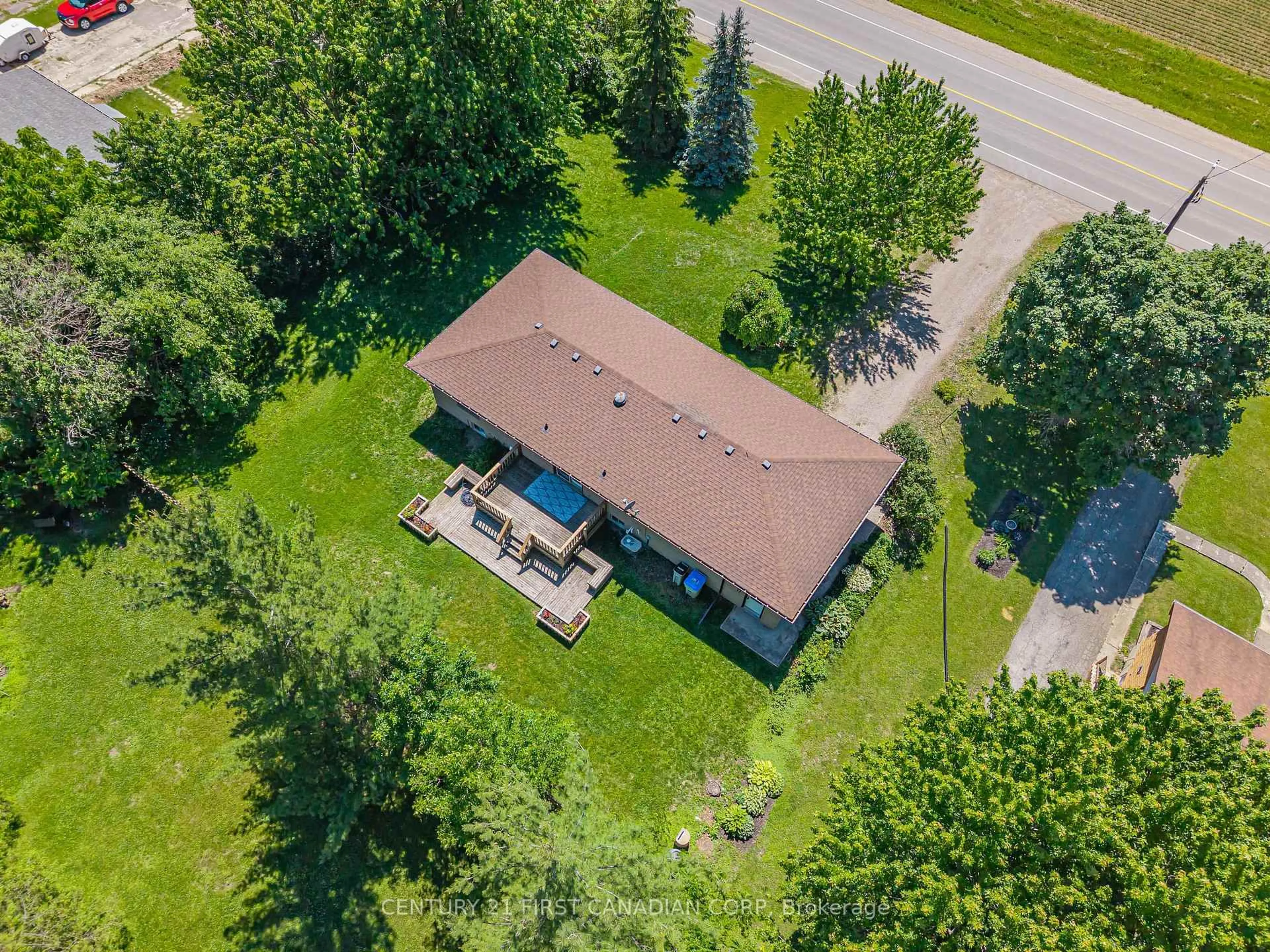 A pic from outside/outdoor area/front of a property/back of a property/a pic from drone, street for 34314 Denfield Rd, Lucan Biddulph Ontario N0M 2J0