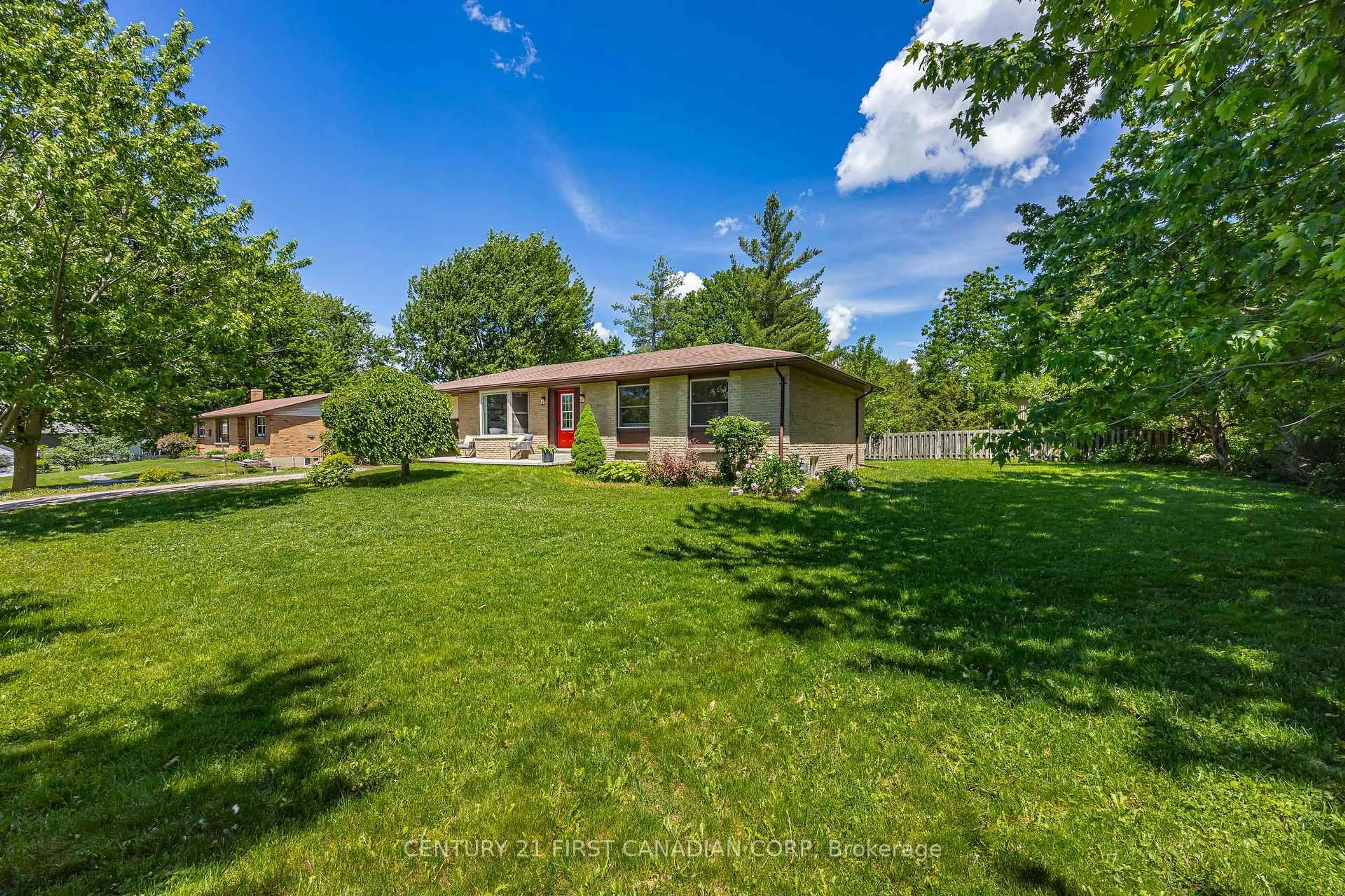 A pic from outside/outdoor area/front of a property/back of a property/a pic from drone, unknown for 34314 Denfield Rd, Lucan Biddulph Ontario N0M 2J0