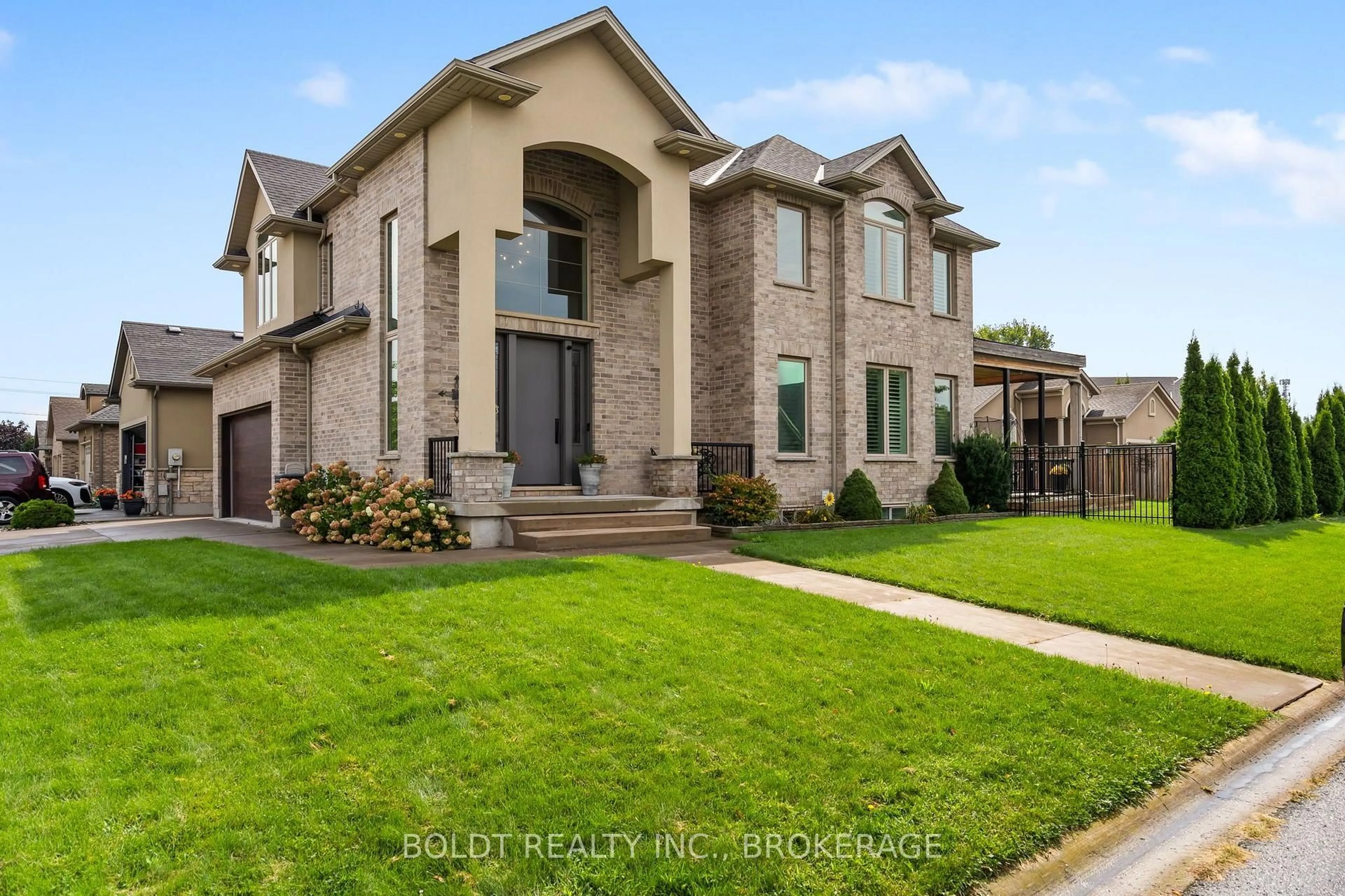 Home with brick exterior material, street for 90 Videl Cres, St. Catharines Ontario L2W 0A2