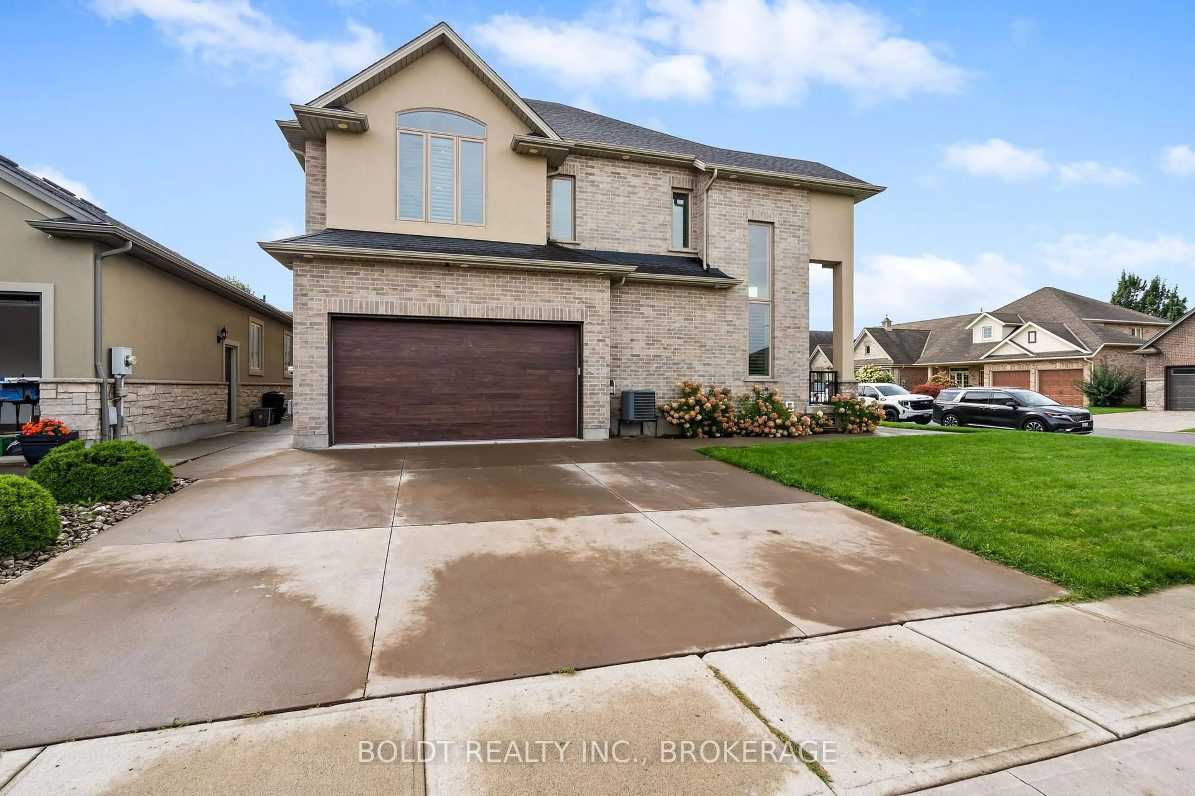 Home with brick exterior material, street for 90 Videl Cres, St. Catharines Ontario L2W 0A2