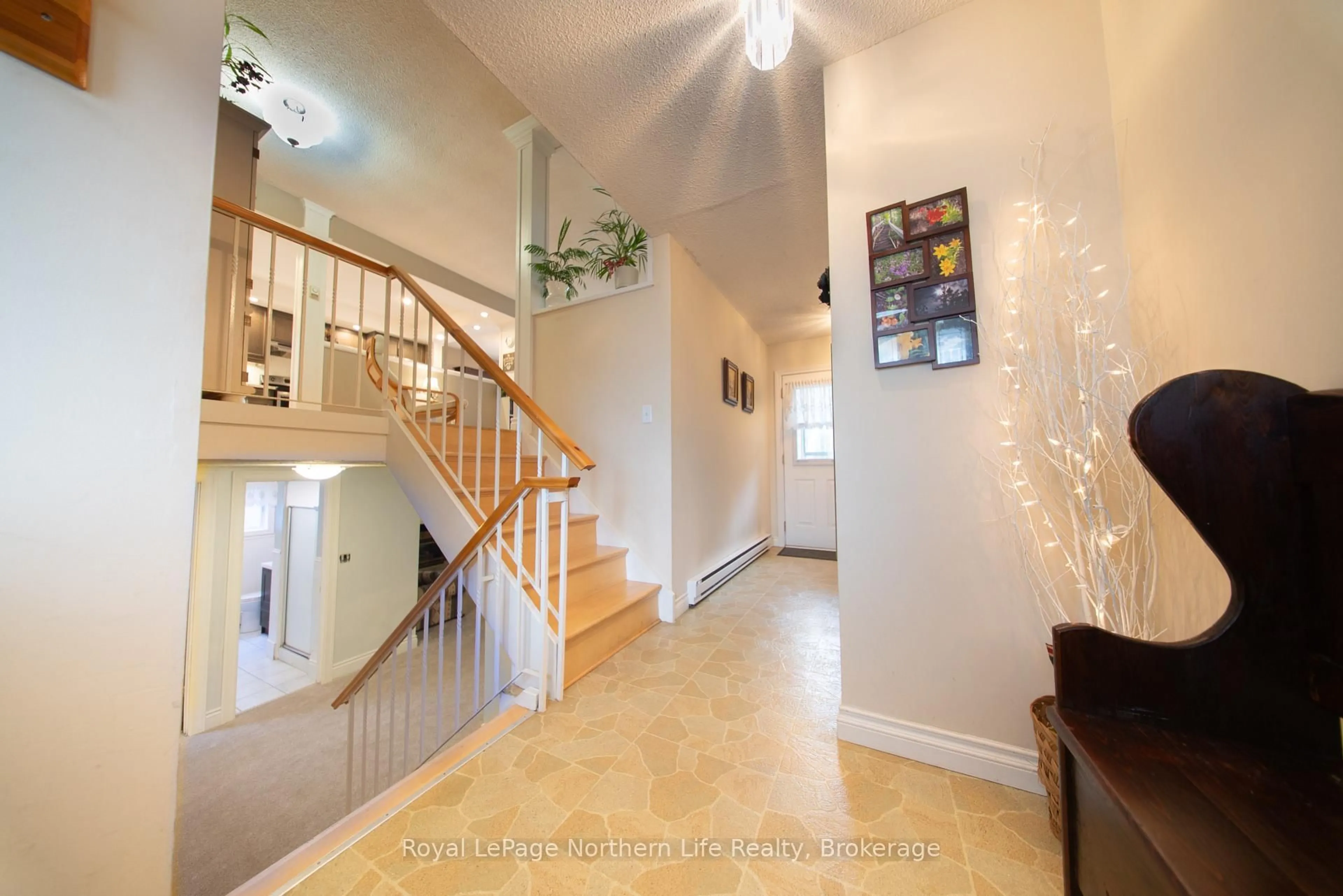 Indoor entryway for 29 Shore Acres Blvd, North Bay Ontario P1A 1B7