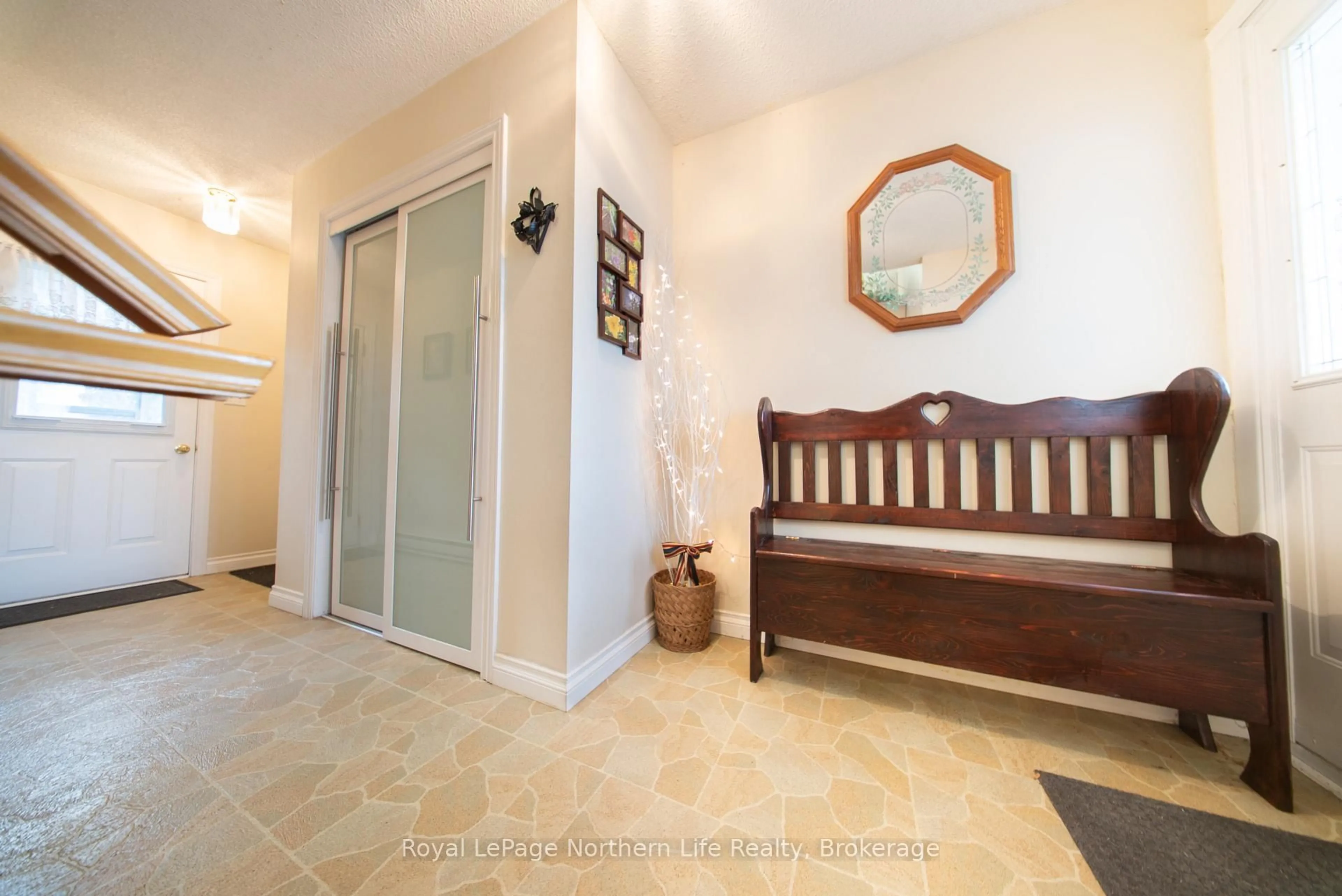 Indoor entryway for 29 Shore Acres Blvd, North Bay Ontario P1A 1B7