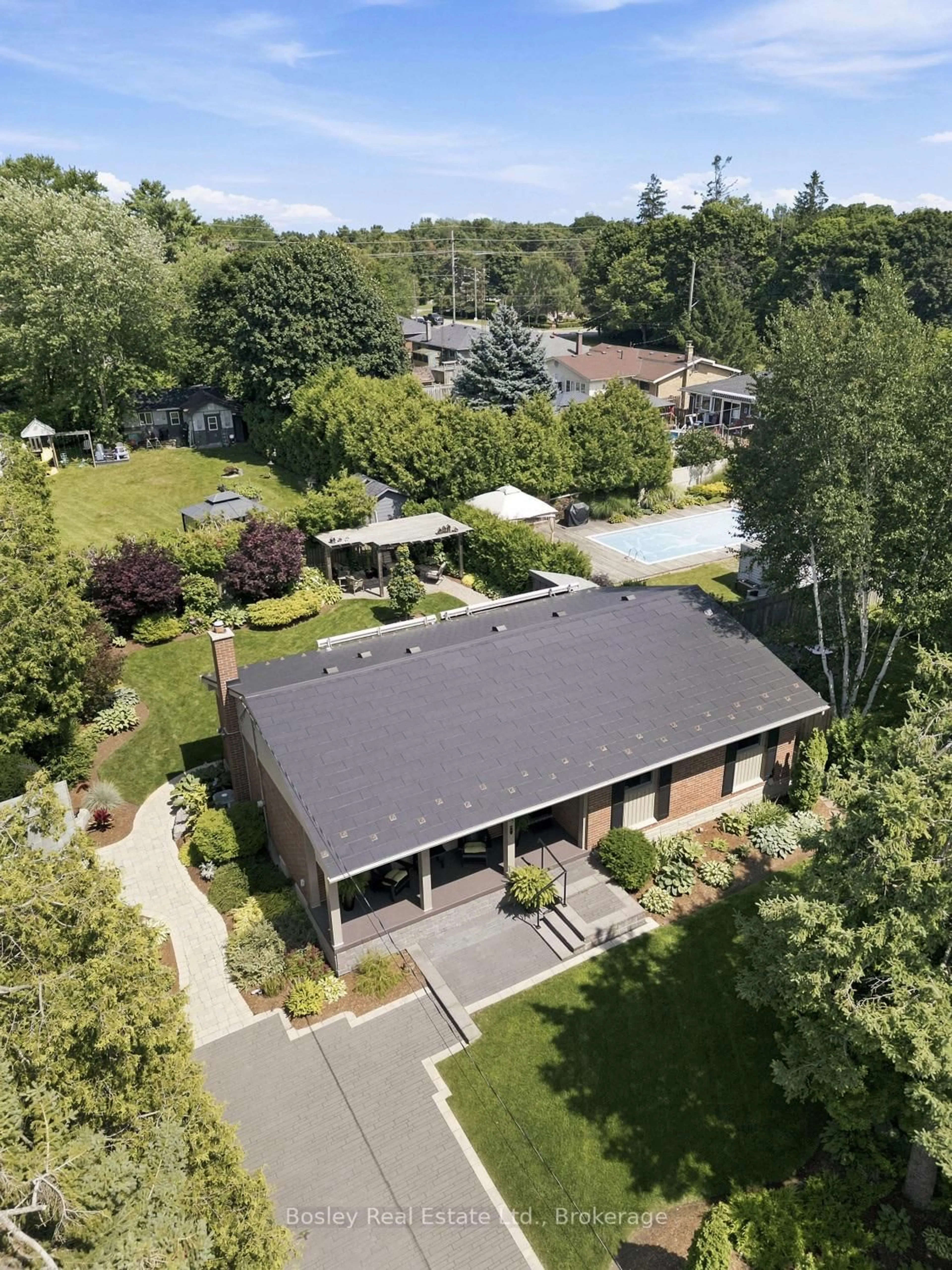 A pic from outside/outdoor area/front of a property/back of a property/a pic from drone, street for 35 Trefusis St, Port Hope Ontario L1A 3P4