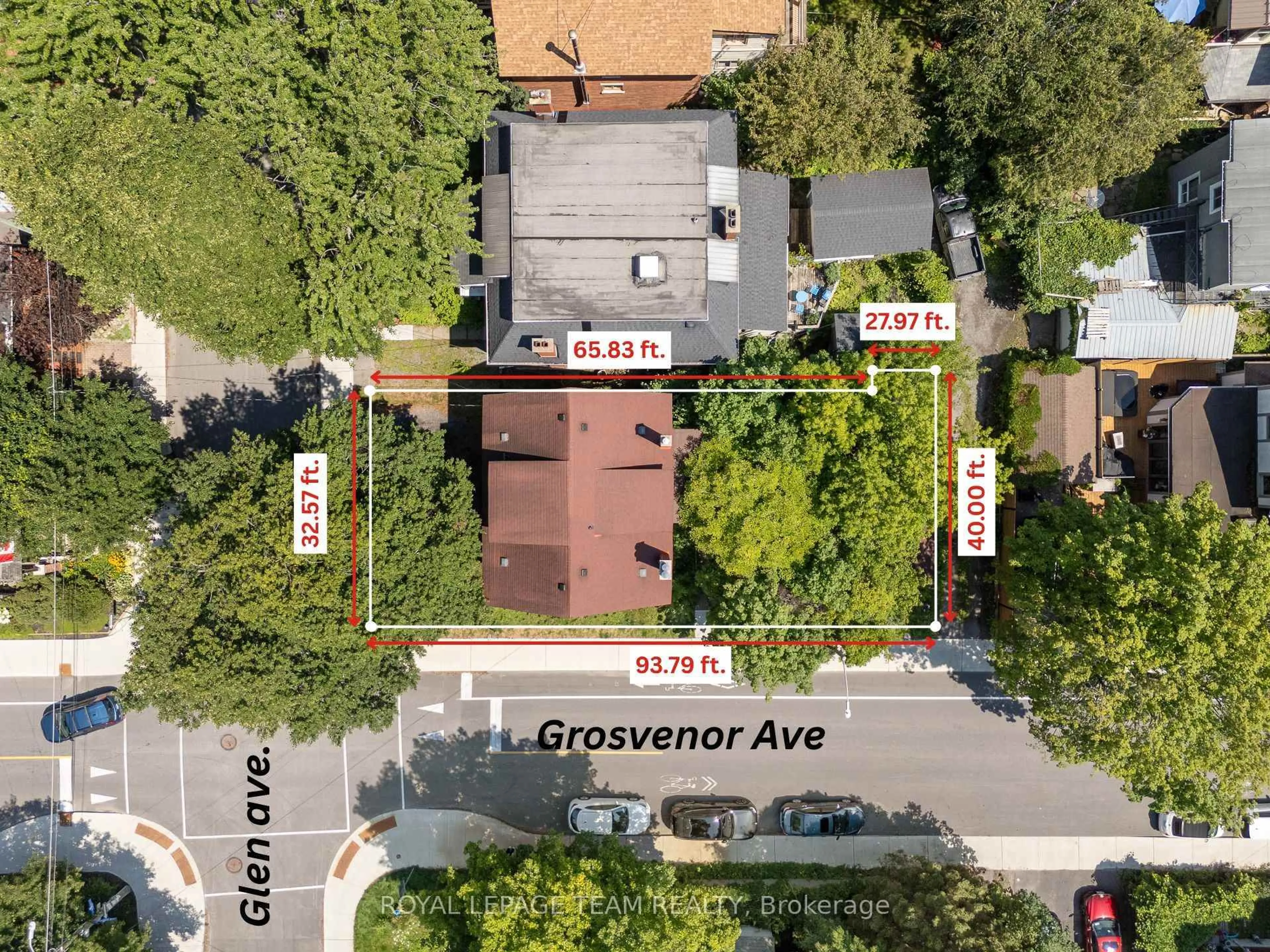 A pic from outside/outdoor area/front of a property/back of a property/a pic from drone, street for 101 GROSVENOR Ave, Ottawa Ontario K1S 4S8