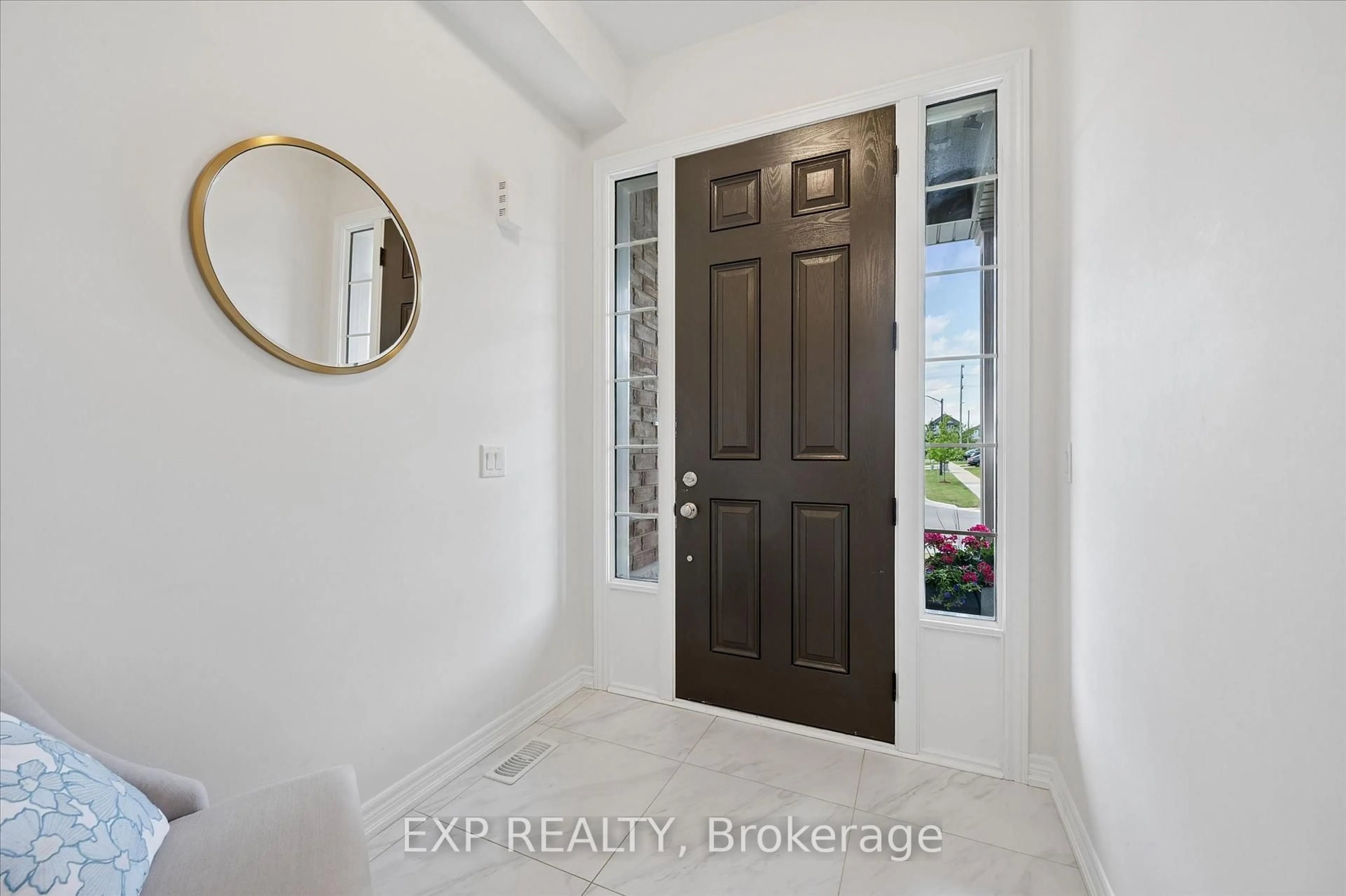 Indoor entryway for 31 William Dunlop St, Kitchener Ontario N2R 0N7