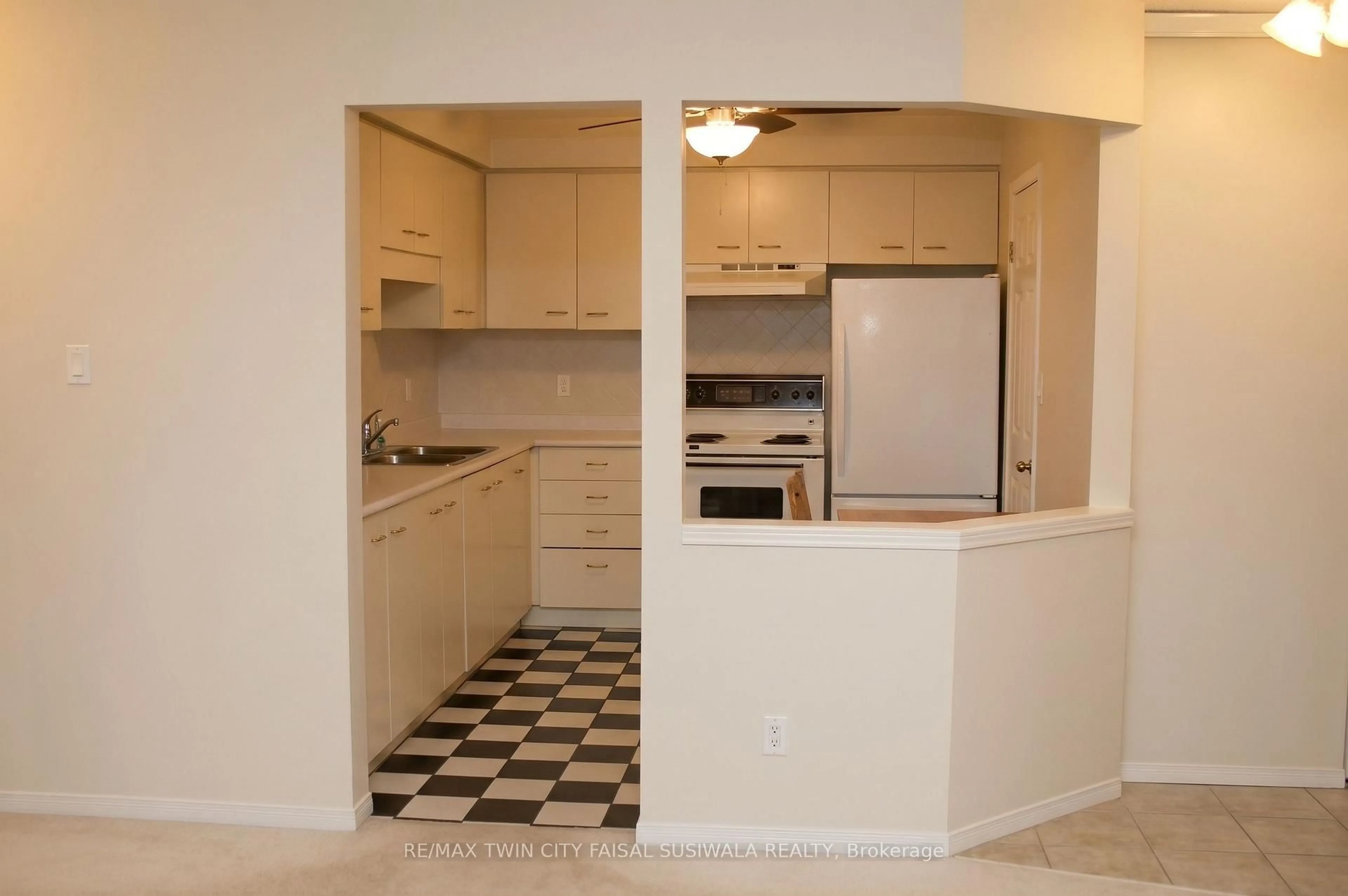 Standard kitchen, ceramic/tile floor for 565 Greenfield Ave #312, Kitchener Ontario N2C 2P3