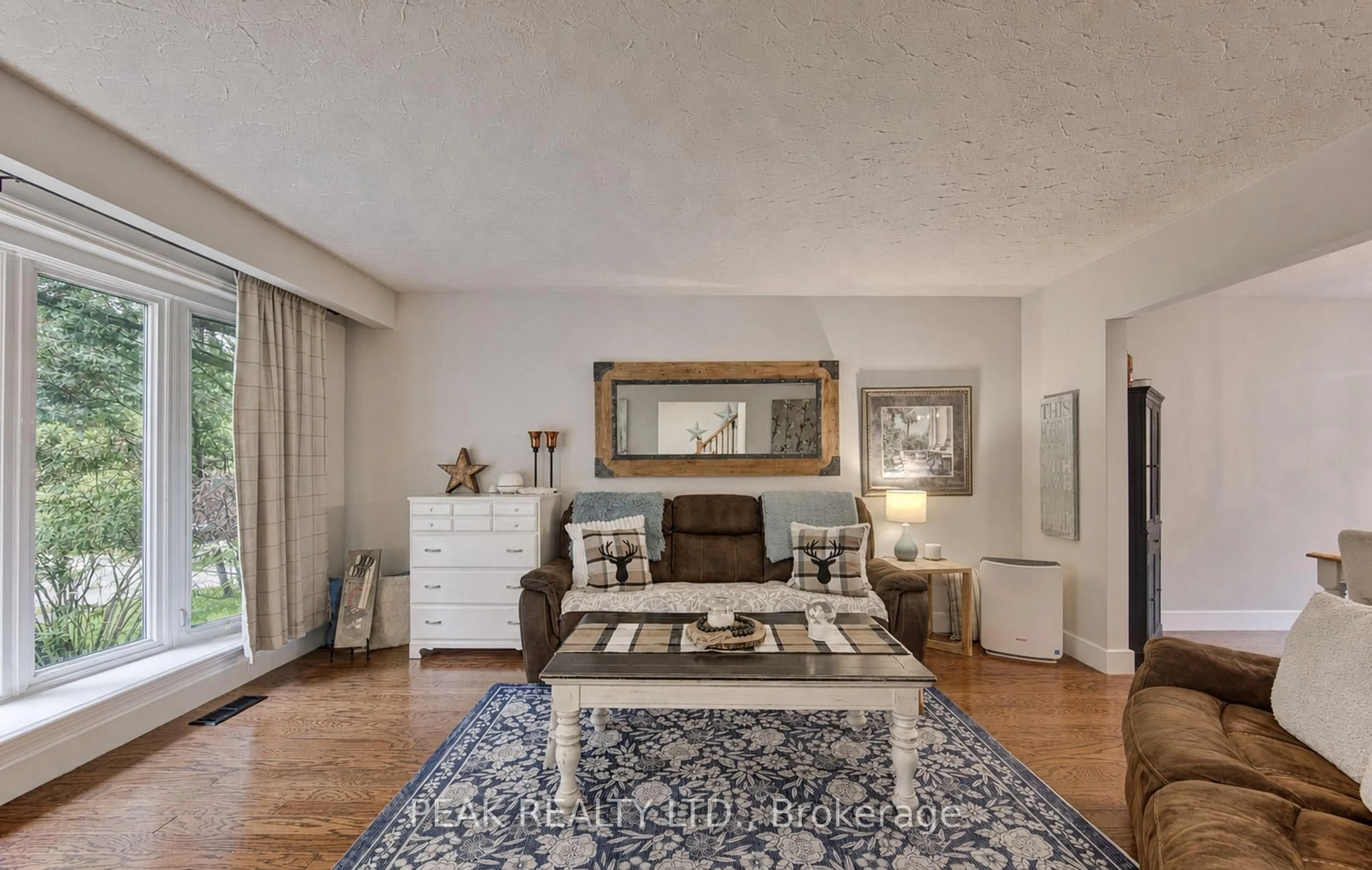 Living room with furniture, unknown for 123 Candlewood Cres, Waterloo Ontario N2L 5M7