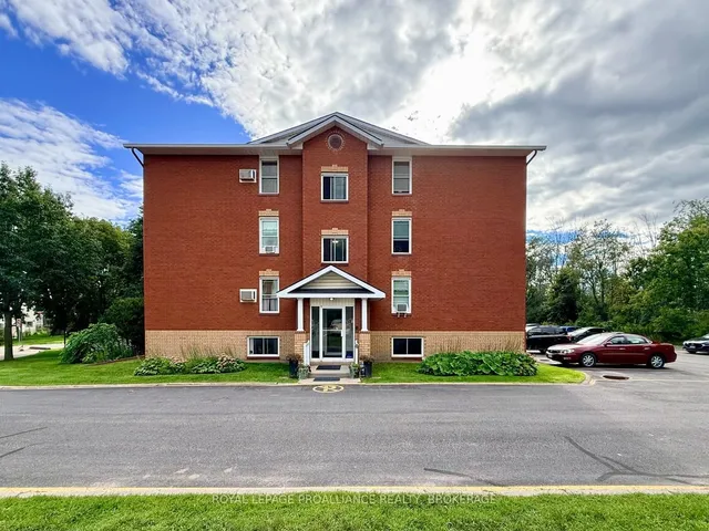 540 Talbot Pl #205, Gananoque 3