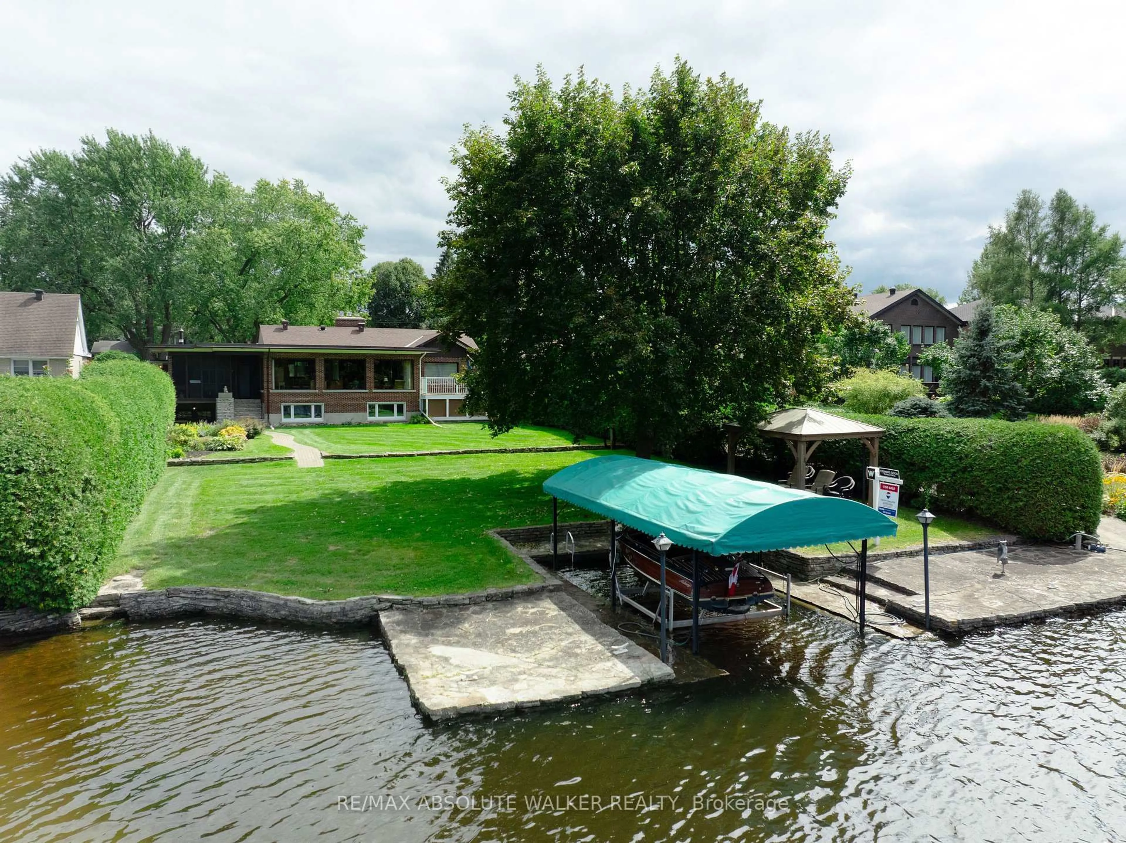 A pic from outside/outdoor area/front of a property/back of a property/a pic from drone, water/lake/river/ocean view for 3657 Revelstoke Dr, Ottawa Ontario K1V 7C2