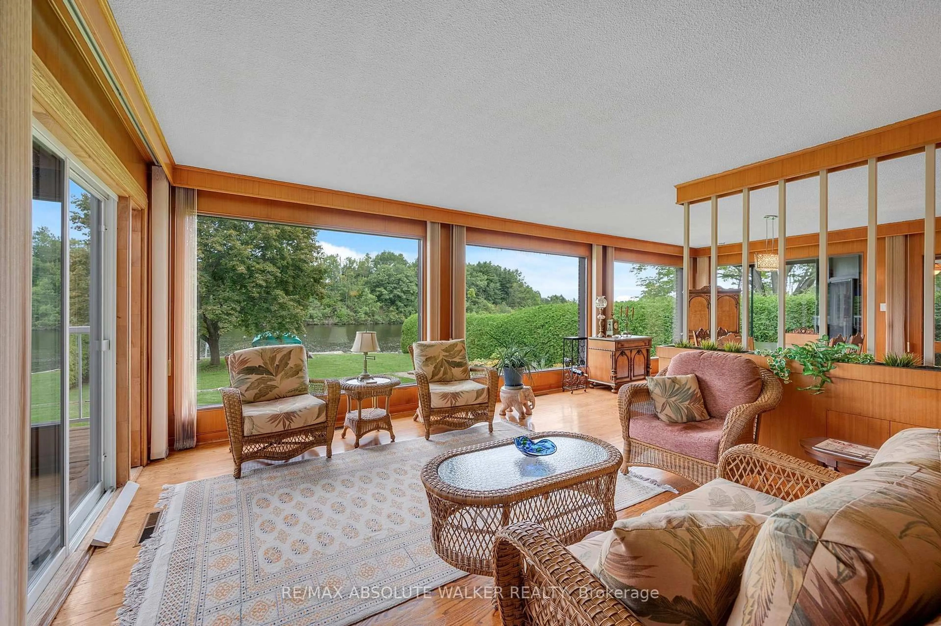 Living room with furniture, unknown for 3657 Revelstoke Dr, Ottawa Ontario K1V 7C2