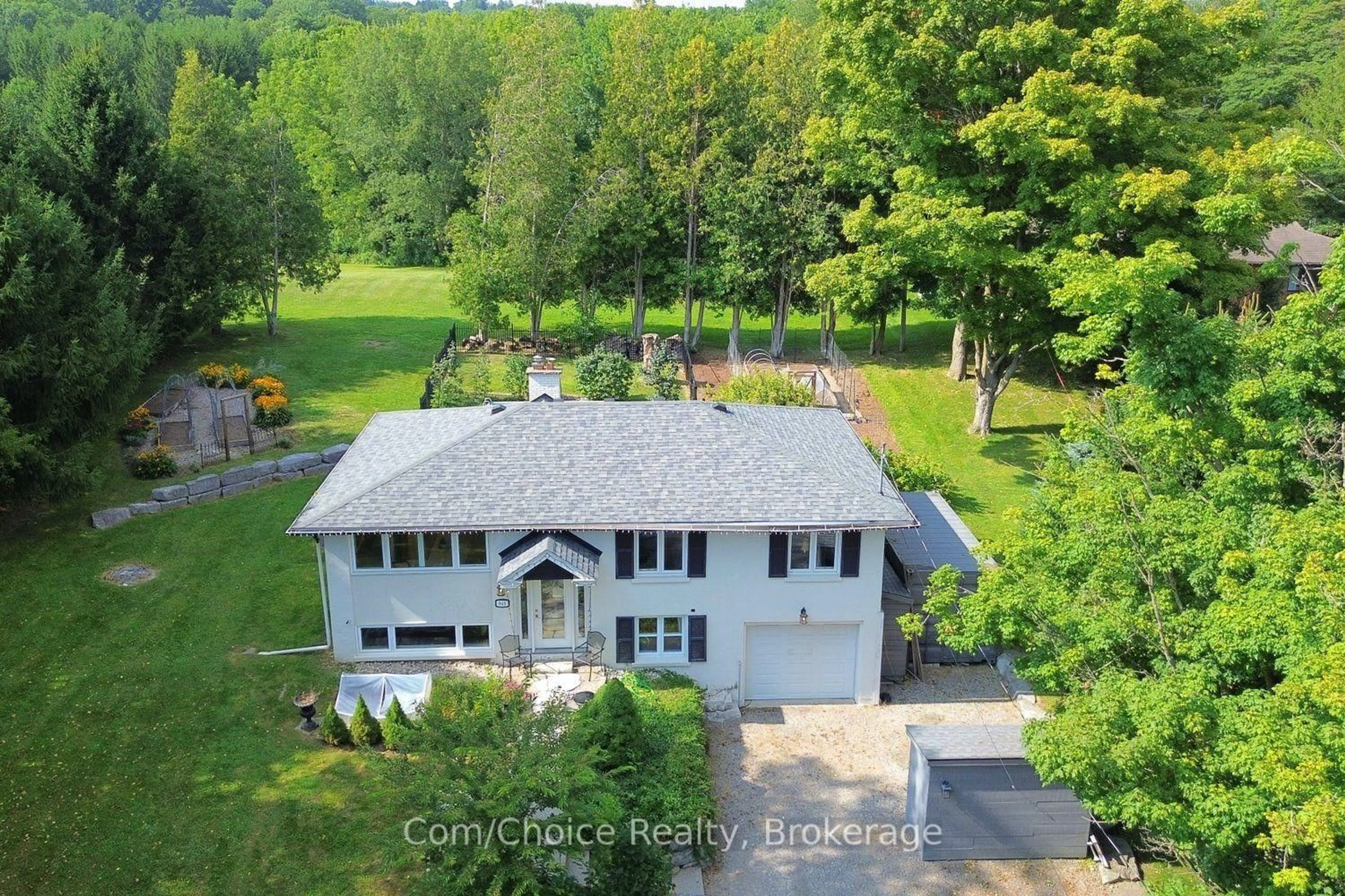 A pic from outside/outdoor area/front of a property/back of a property/a pic from drone, water/lake/river/ocean view for 843 Governors Rd, Hamilton Ontario L9H 5E3