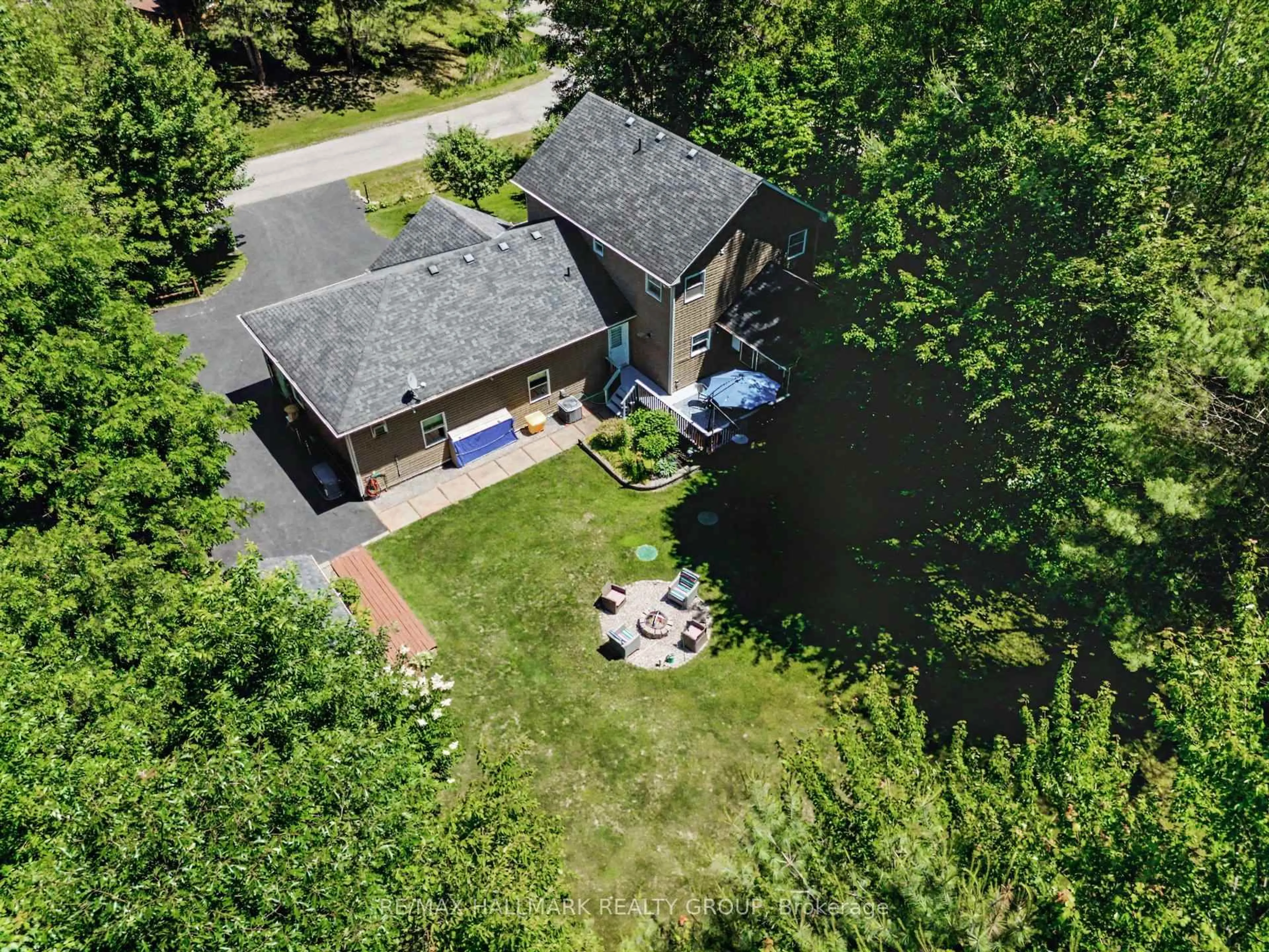 A pic from outside/outdoor area/front of a property/back of a property/a pic from drone, unknown for 184 Charmont Way, Ottawa Ontario K0A 3M0
