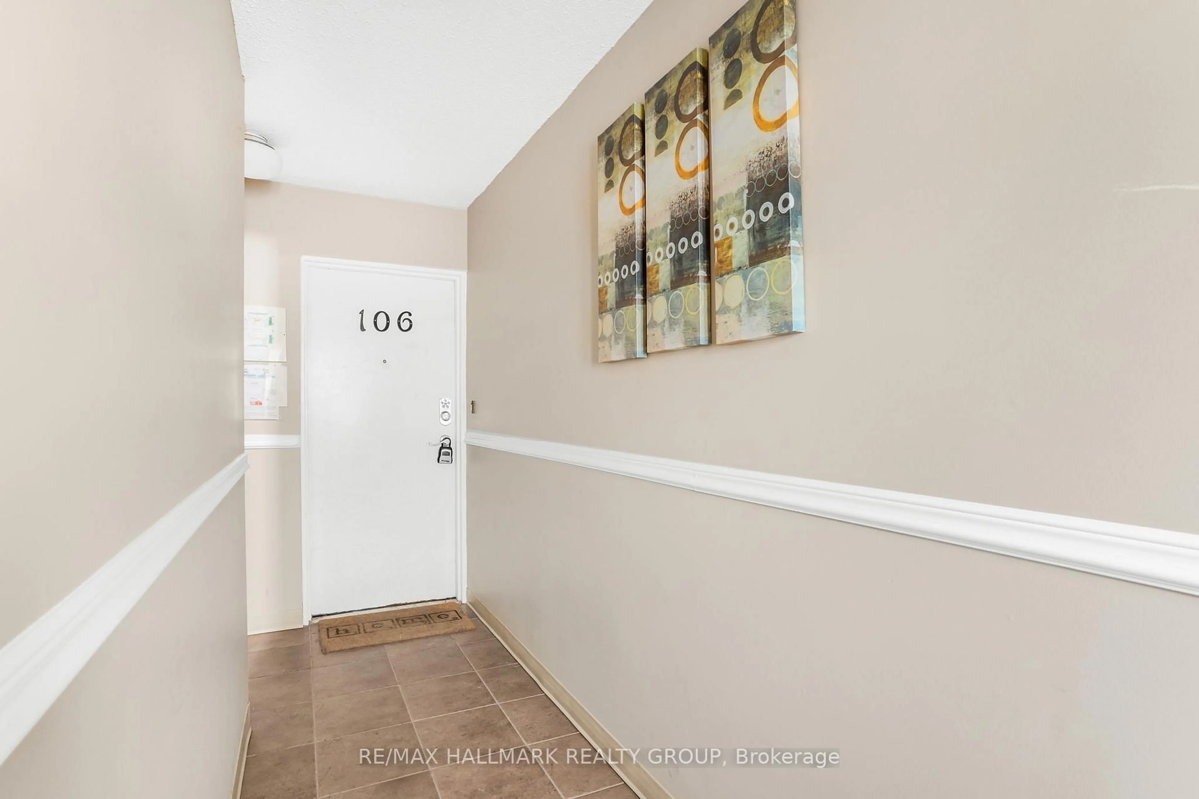 Indoor entryway for 185 Du Comte Rd #106B, Alfred and Plantagenet Ontario K0B 1L0