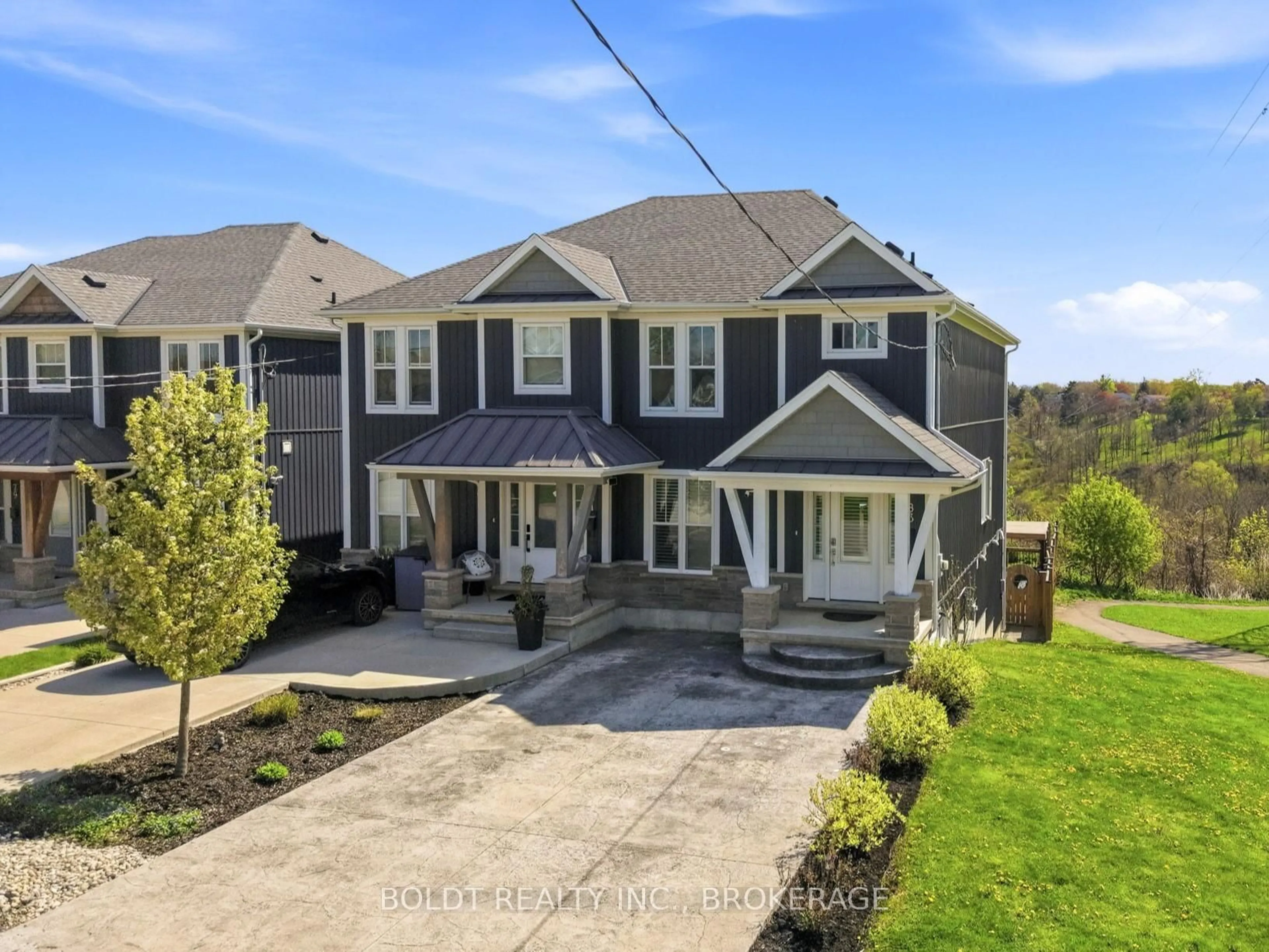 A pic from outside/outdoor area/front of a property/back of a property/a pic from drone, street for 83 HILLVIEW Rd, St. Catharines Ontario L2S 1S8