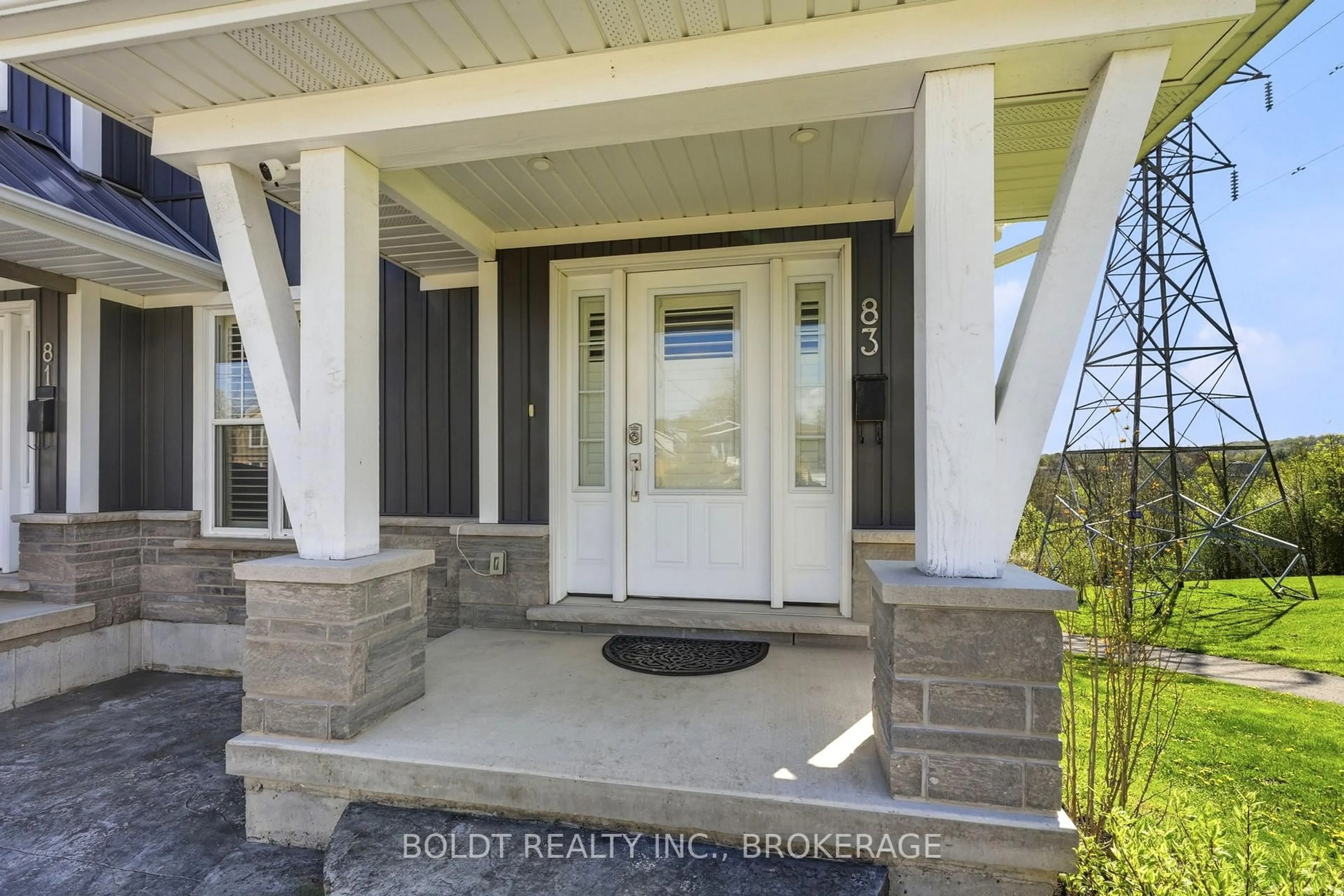 Indoor entryway for 83 HILLVIEW Rd, St. Catharines Ontario L2S 1S8