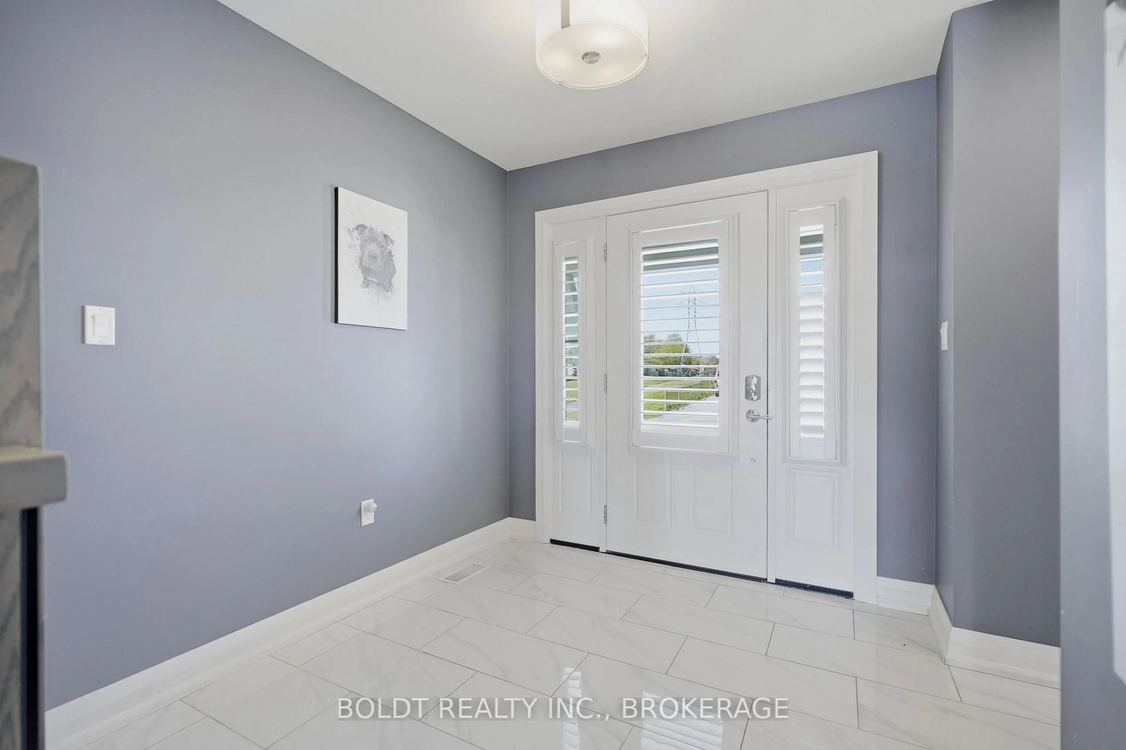 Indoor entryway for 83 HILLVIEW Rd, St. Catharines Ontario L2S 1S8