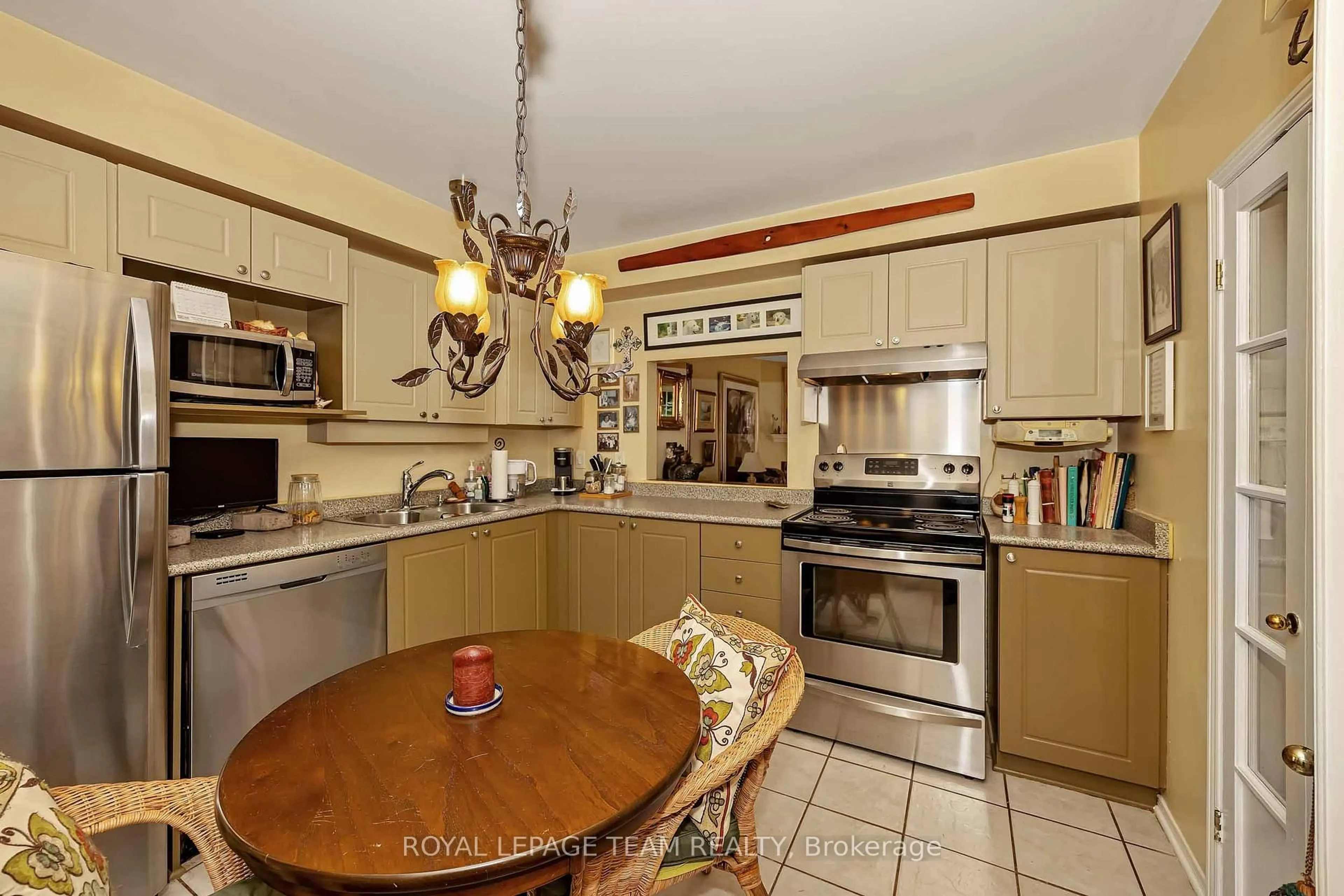 Unknown for 28 Monterey Dr, Ottawa Ontario K2H 7A6