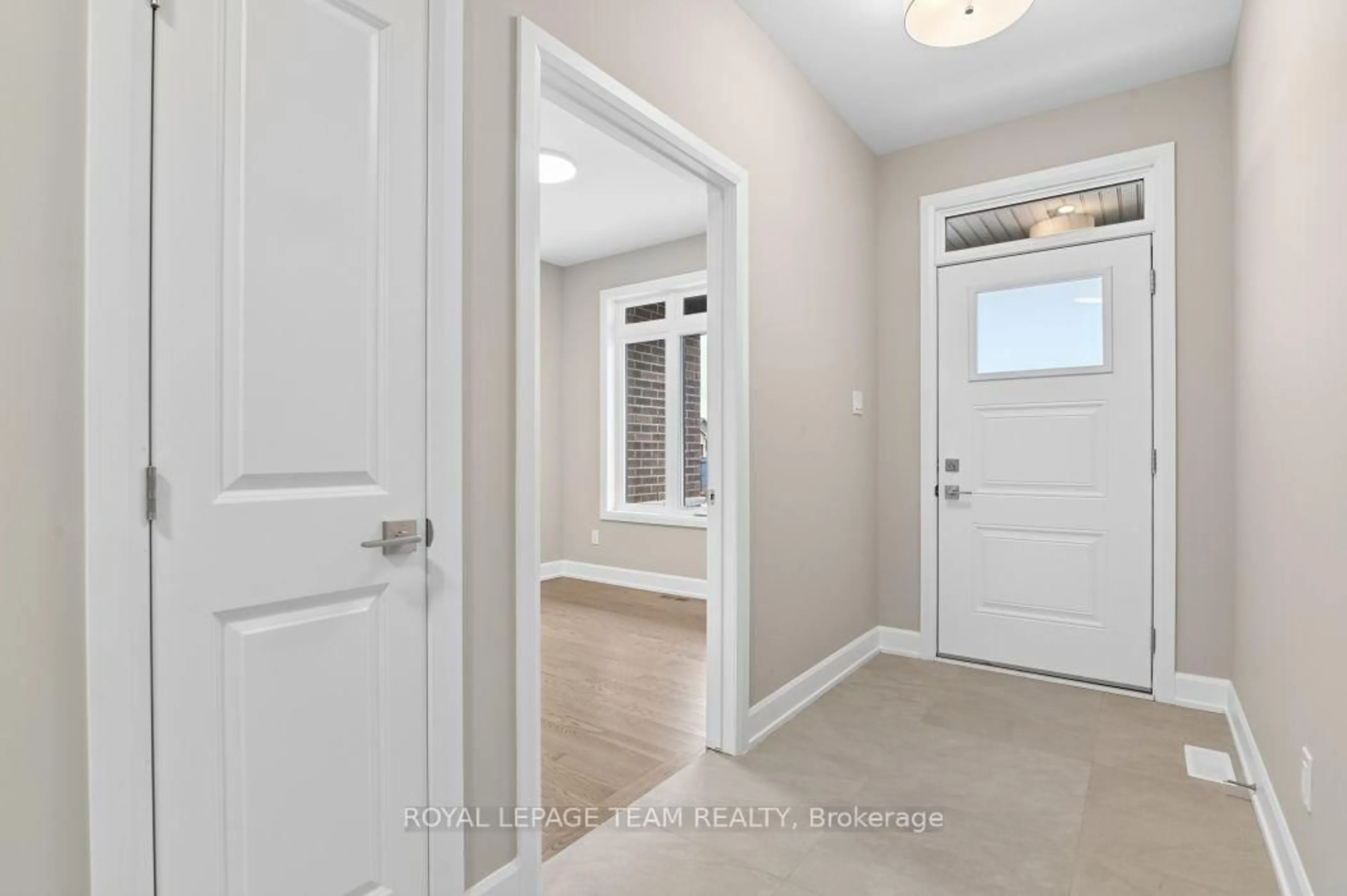 Indoor entryway for 1225 Potter Dr, Brockville Ontario K6V 0G8
