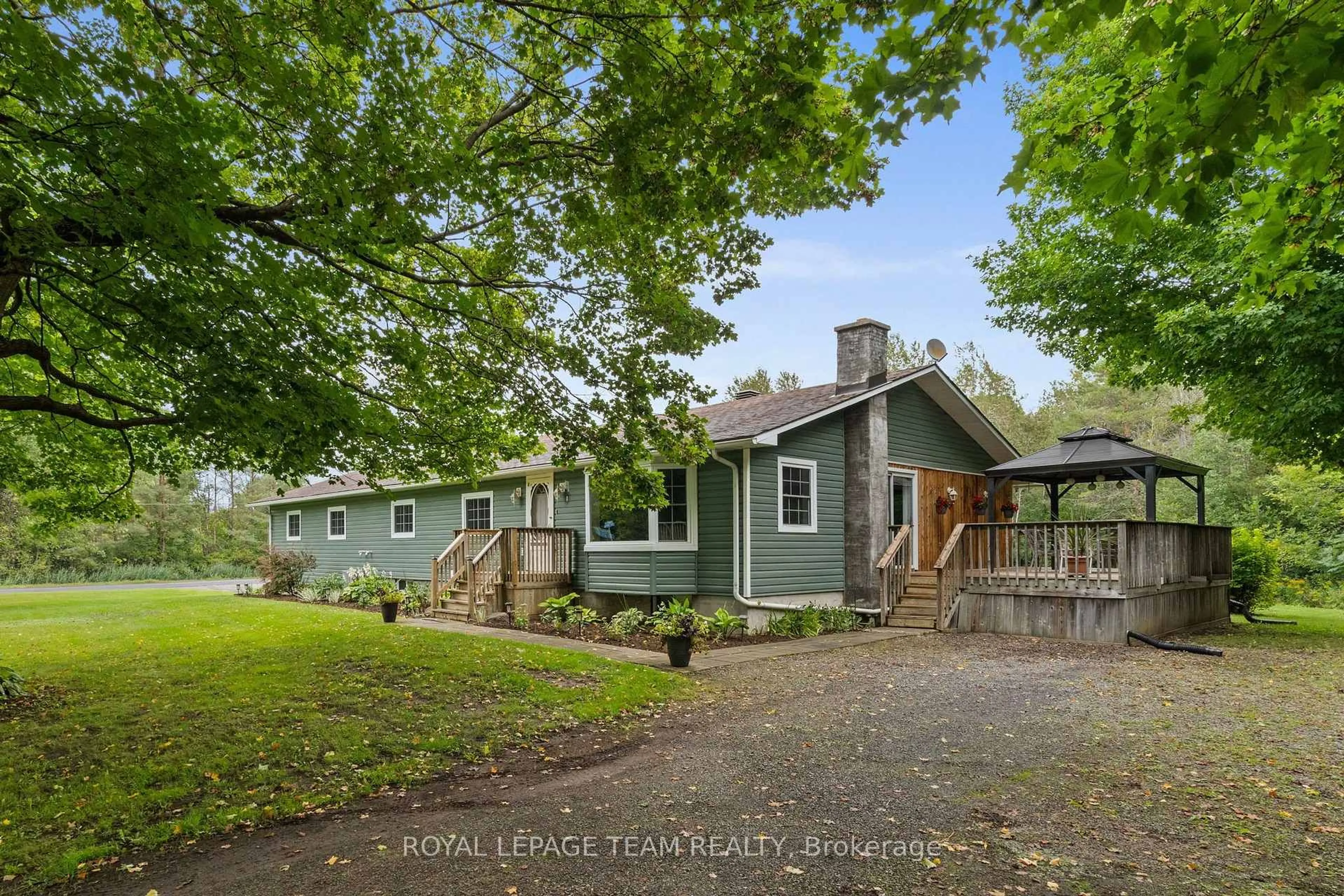 A pic from outside/outdoor area/front of a property/back of a property/a pic from drone, street for 9115 County 44 Rd, Edwardsburgh/Cardinal Ontario K0E 1X0