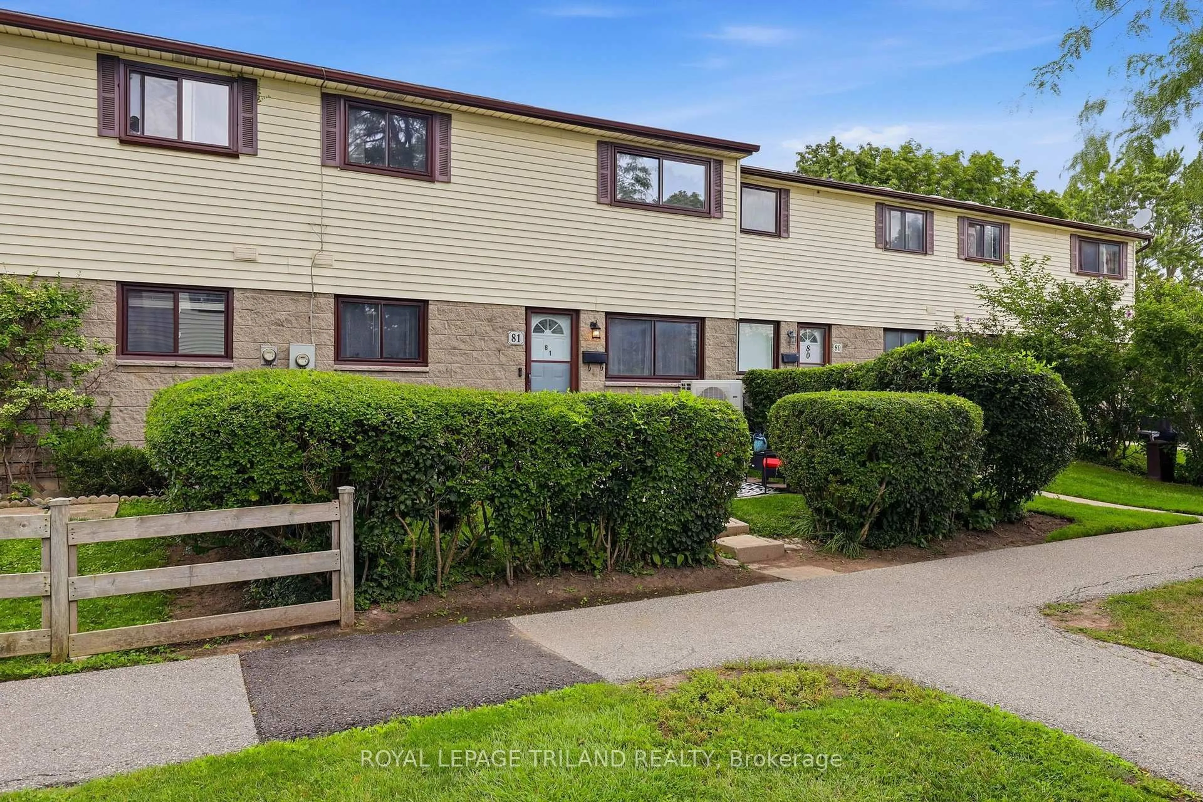 A pic from outside/outdoor area/front of a property/back of a property/a pic from drone, street for 825 DUNDALK Dr #81, London South Ontario N6C 3V6