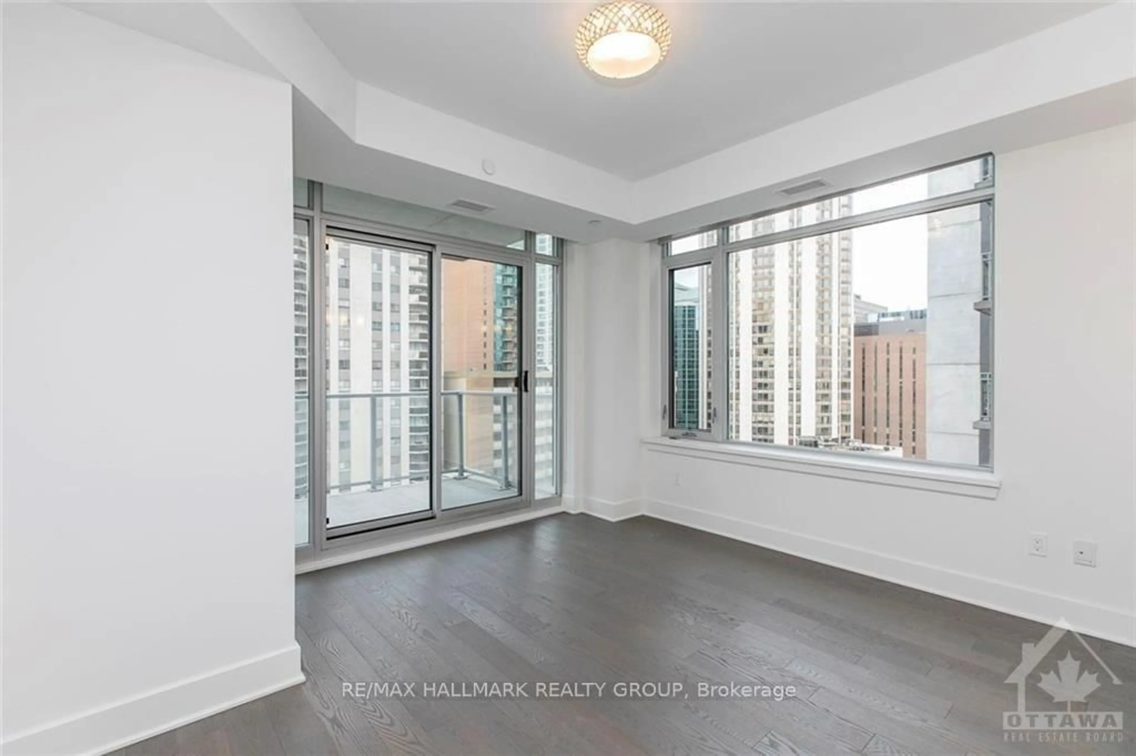 A pic of a room for 255 Bay St #905, Ottawa Ontario K1R 0C5
