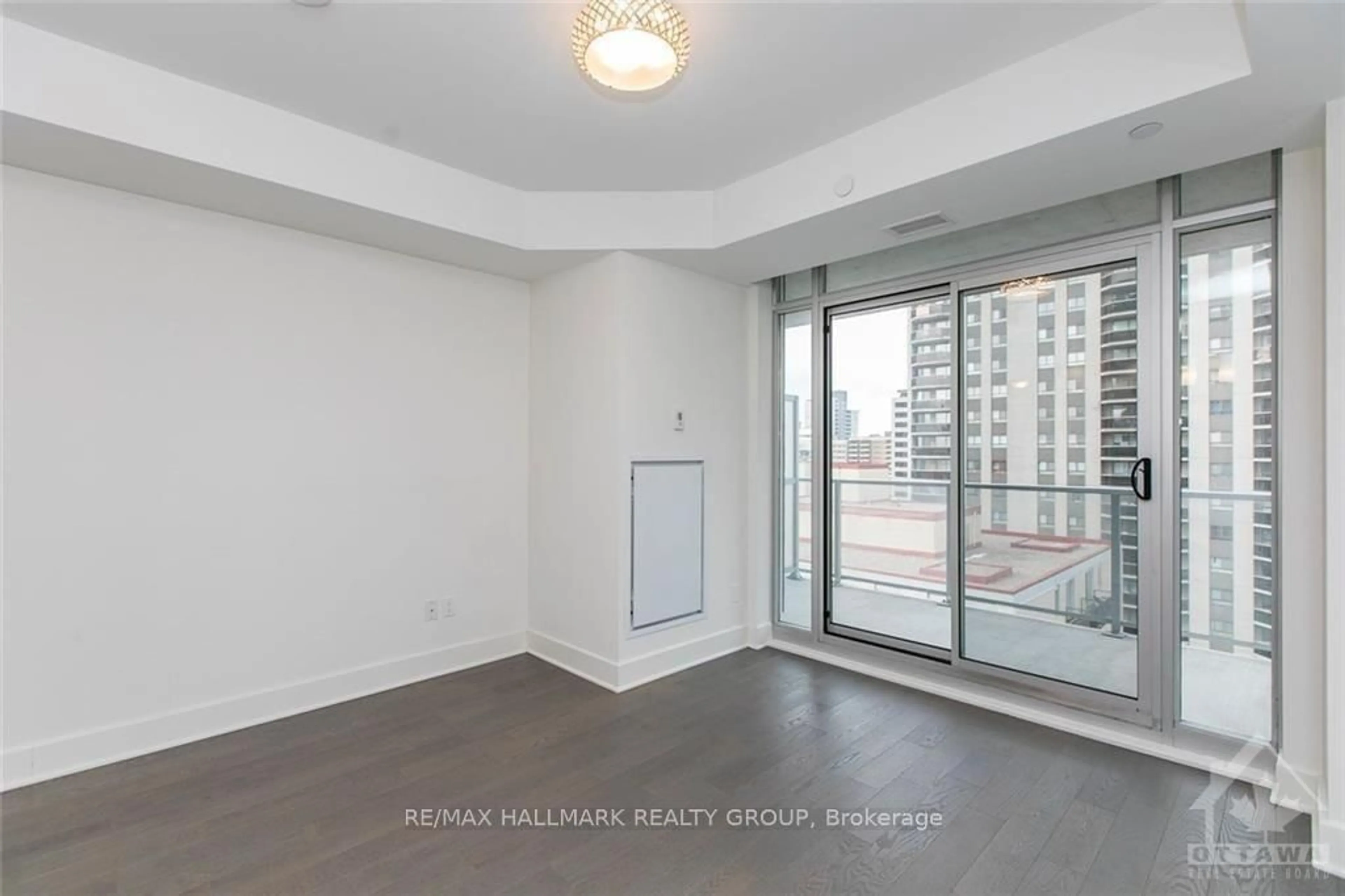 A pic of a room for 255 Bay St #905, Ottawa Ontario K1R 0C5
