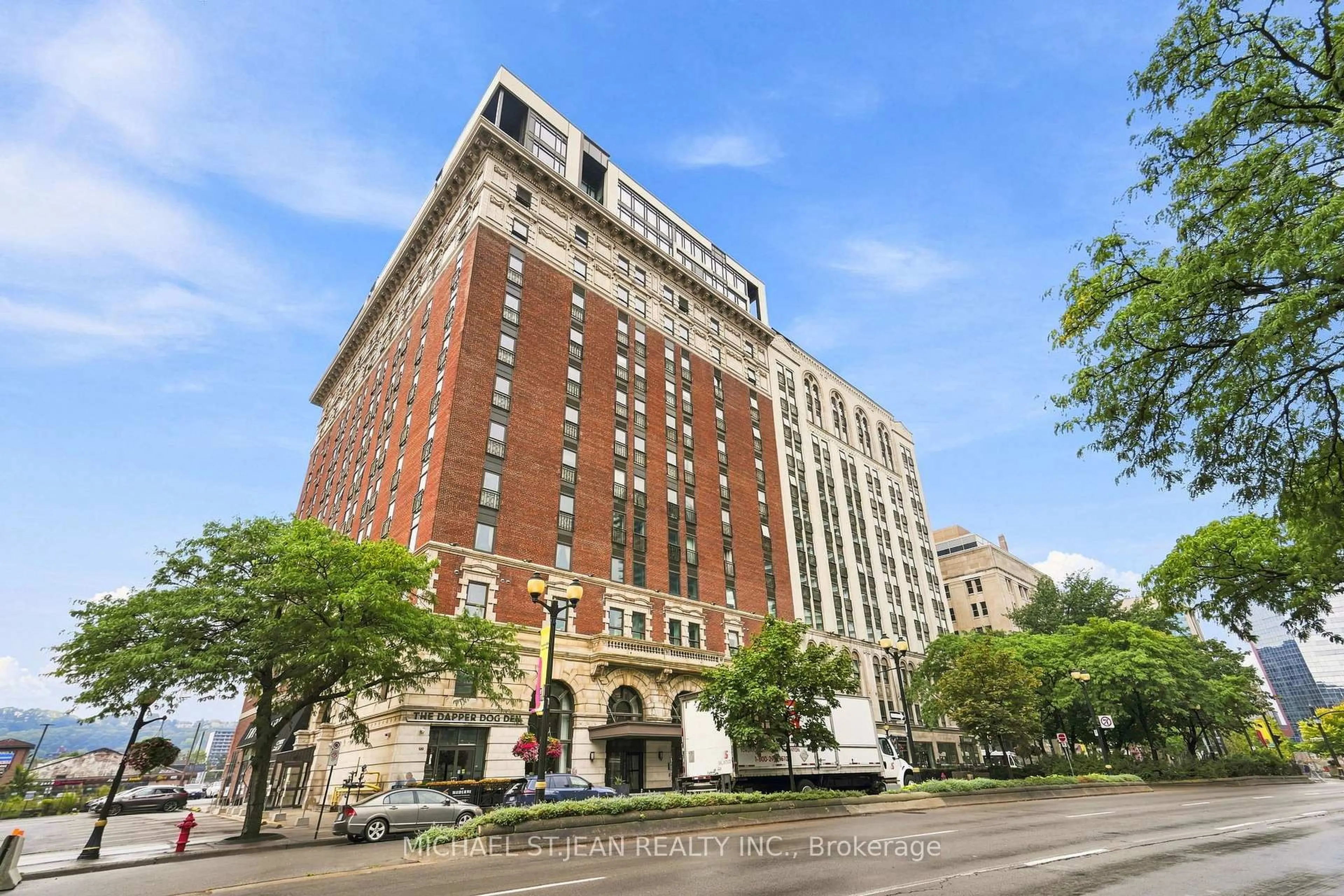 Lobby for 909-112 King St, Hamilton Ontario L8N 1A8