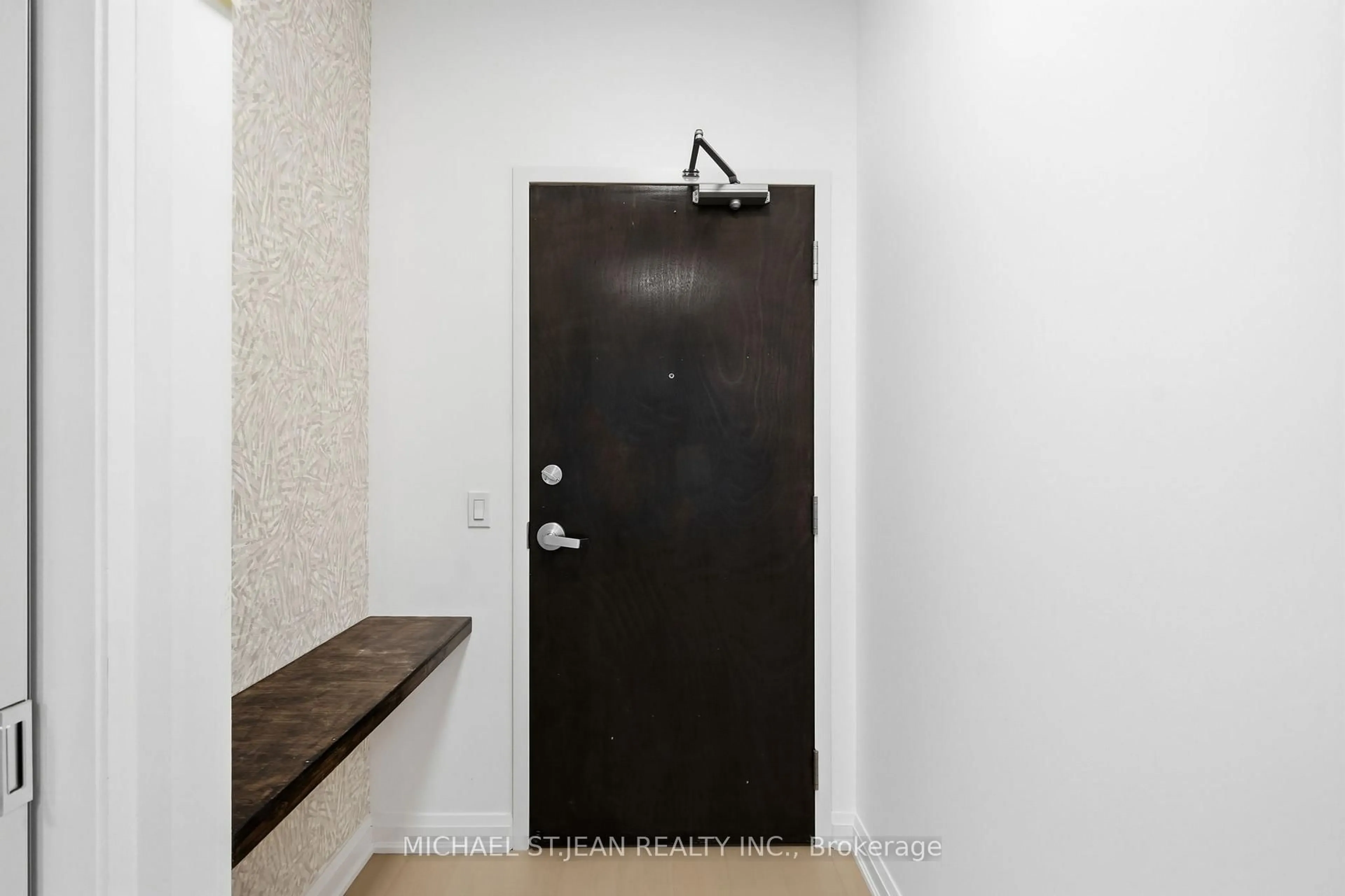 Indoor entryway for 909-112 King St, Hamilton Ontario L8N 1A8