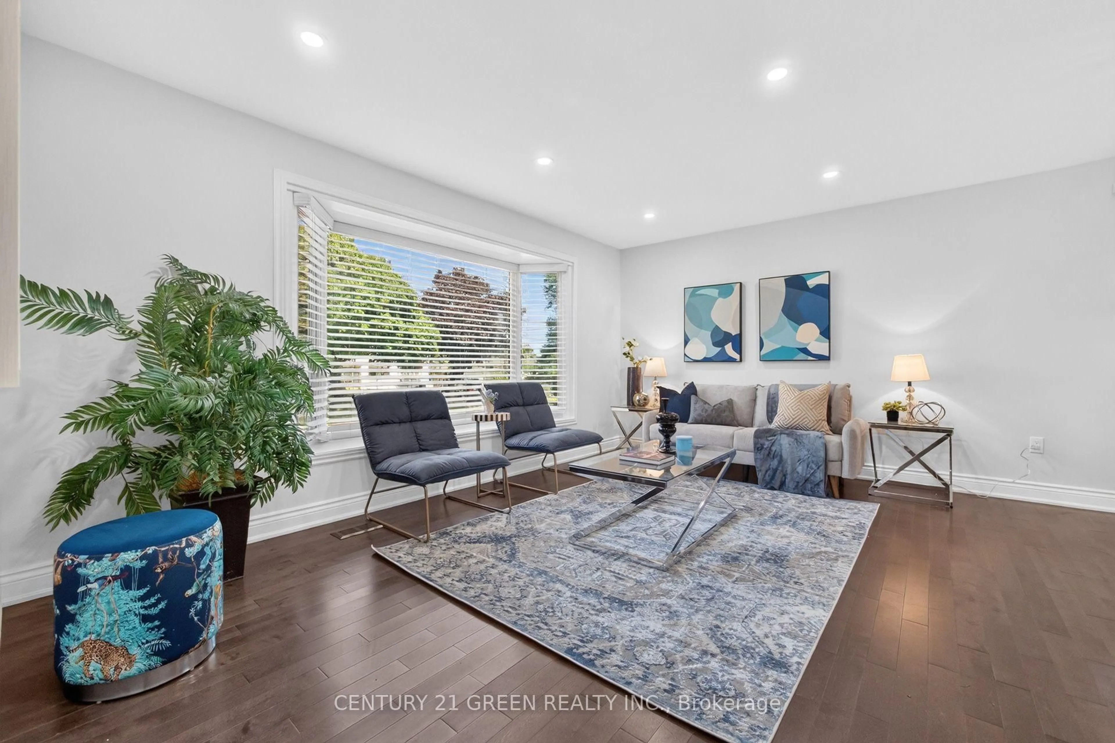 Living room with furniture, unknown for 22 Quaker Cres, Hamilton Ontario L8W 1H5