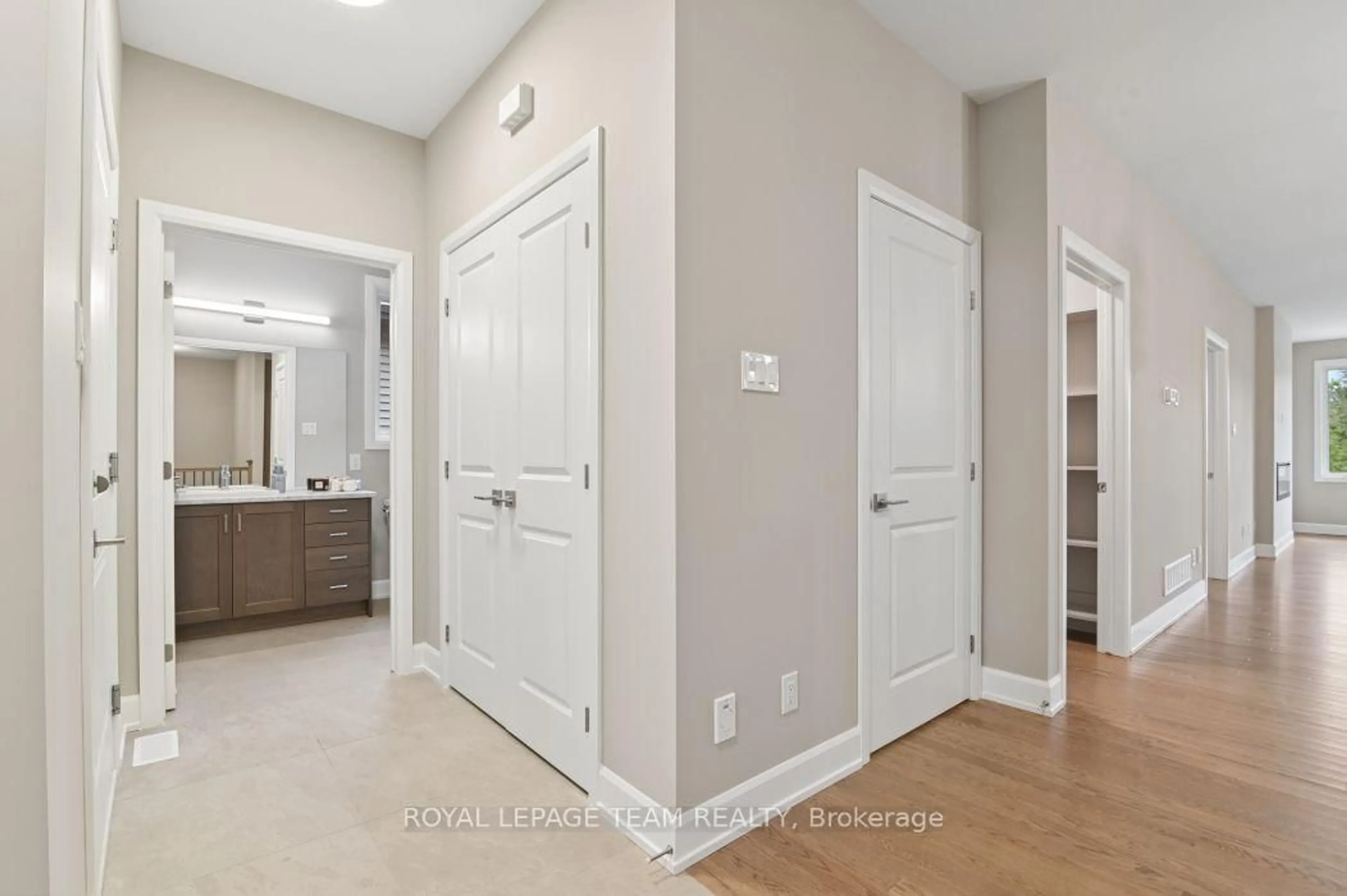 Indoor entryway for 1217 Potter Dr, Brockville Ontario K6V 0G8
